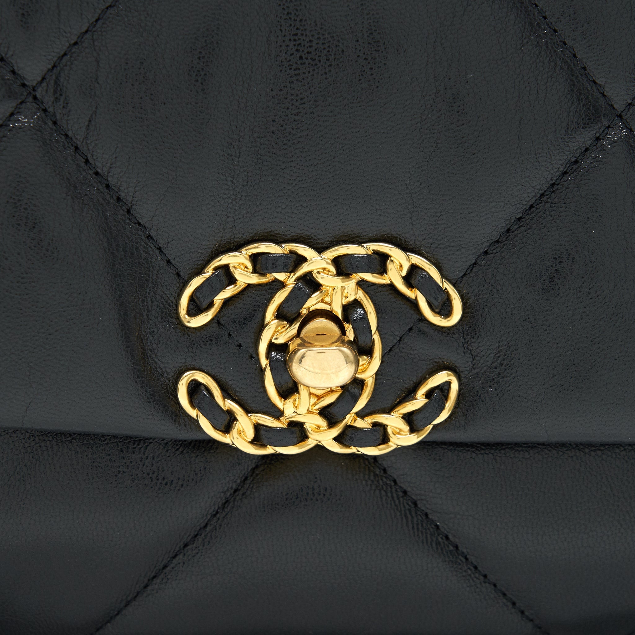 CHANEL 19 SMALL IN BLACK GOATSKIN LEATHER