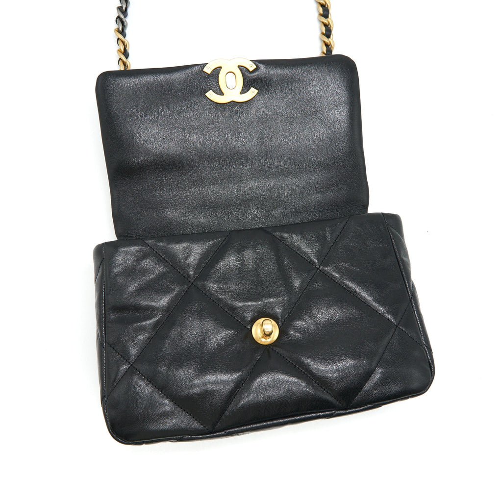 CHANEL 19 SMALL IN BLACK GOATSKIN LEATHER