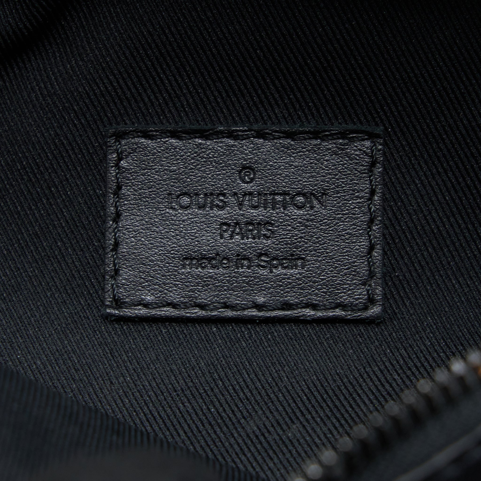 LOUIS VUITTON DISCOVERY BUMBAG PM MONOGRAM SHADOW CALFSKIN BLACK/BLACK HARDWARE