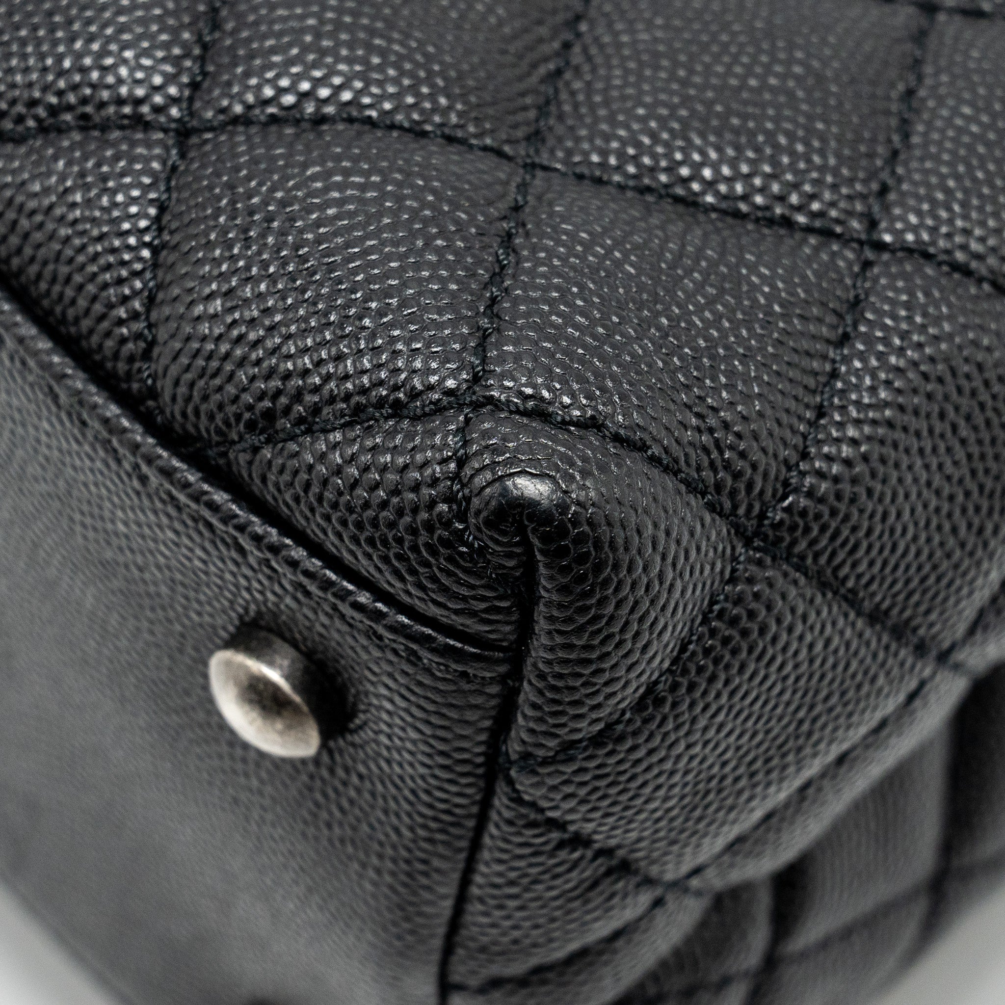 CHANEL MEDIUM COCO HANDLE CAVIAR / LIZARD HANDLE BLACK / BURGUNDY RUTHENIUM HARDWARE