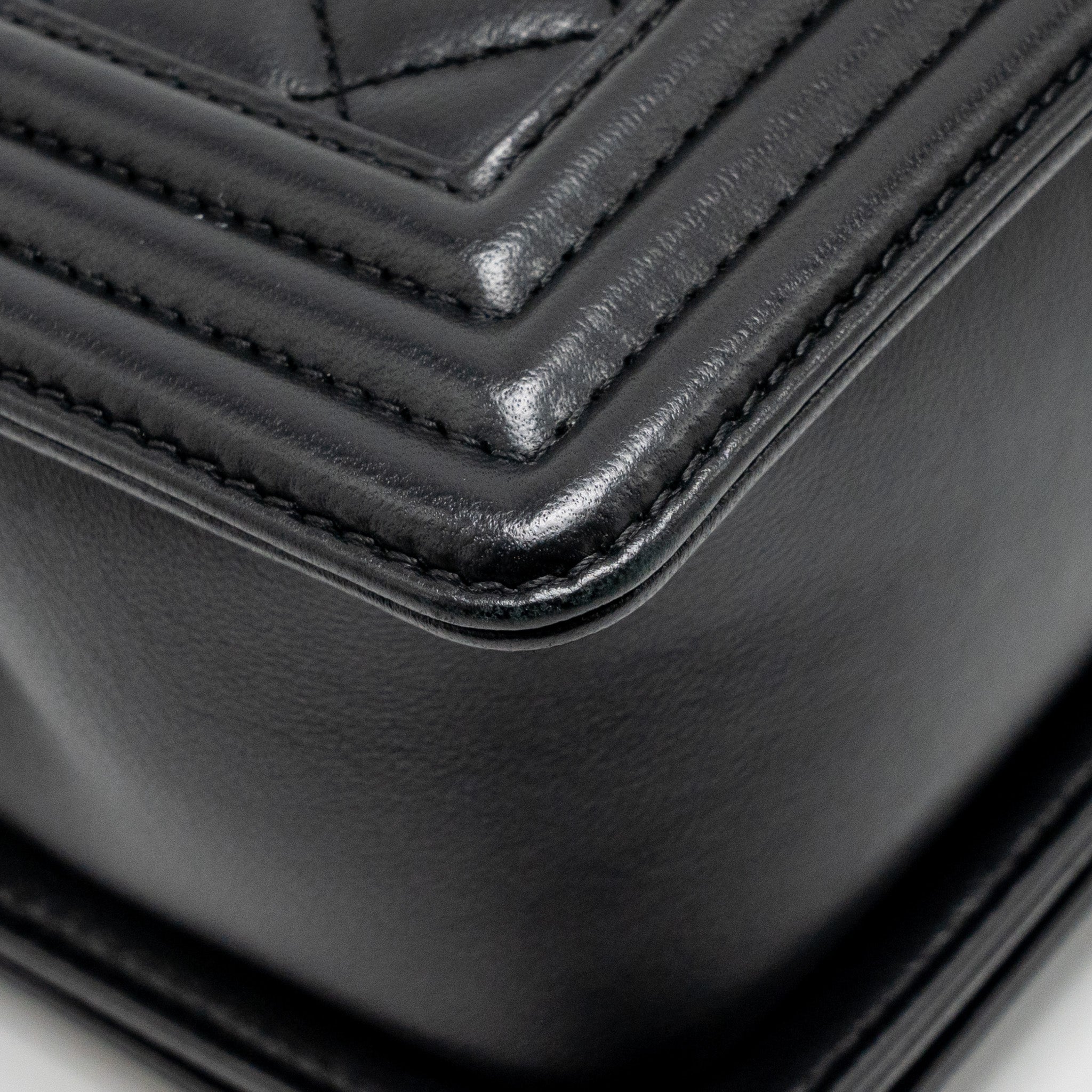 CHANEL MEDIUM BOY BAG LAMBSKIN BLACK RUTHENIUM HARDWARE