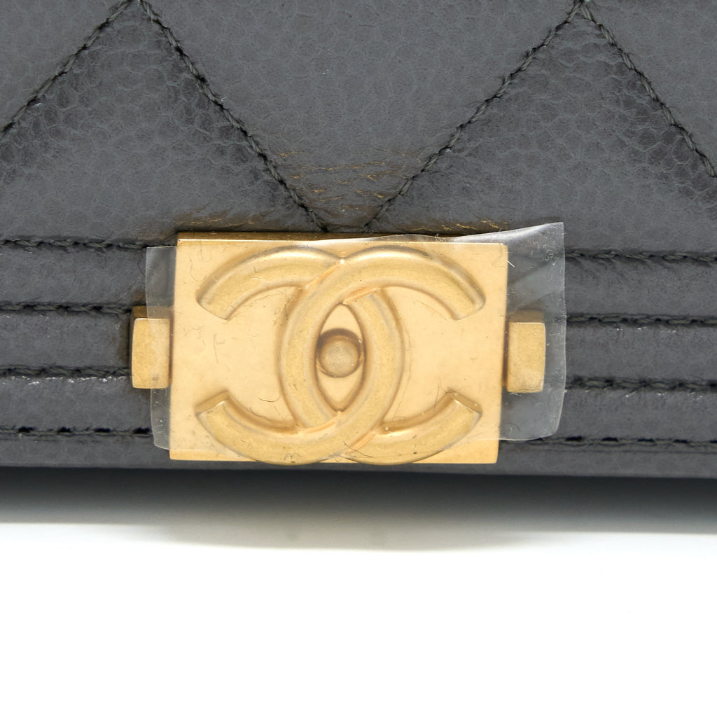 CHANEL 22A BOY WALLET ON CHAIN GRAINED CALFSKIN DARK GREY BRUSHED GHW (MICROCHIP)