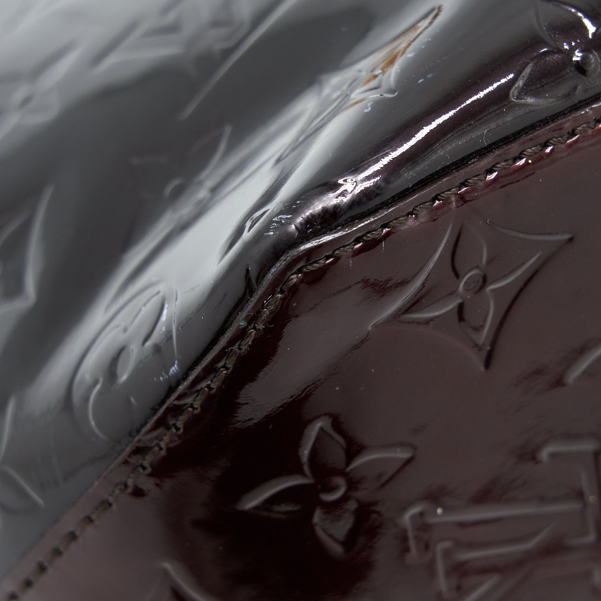 LOUIS VUITTON VERNIS BELLEVUE GM BAG PATENT AMARANTE GHW