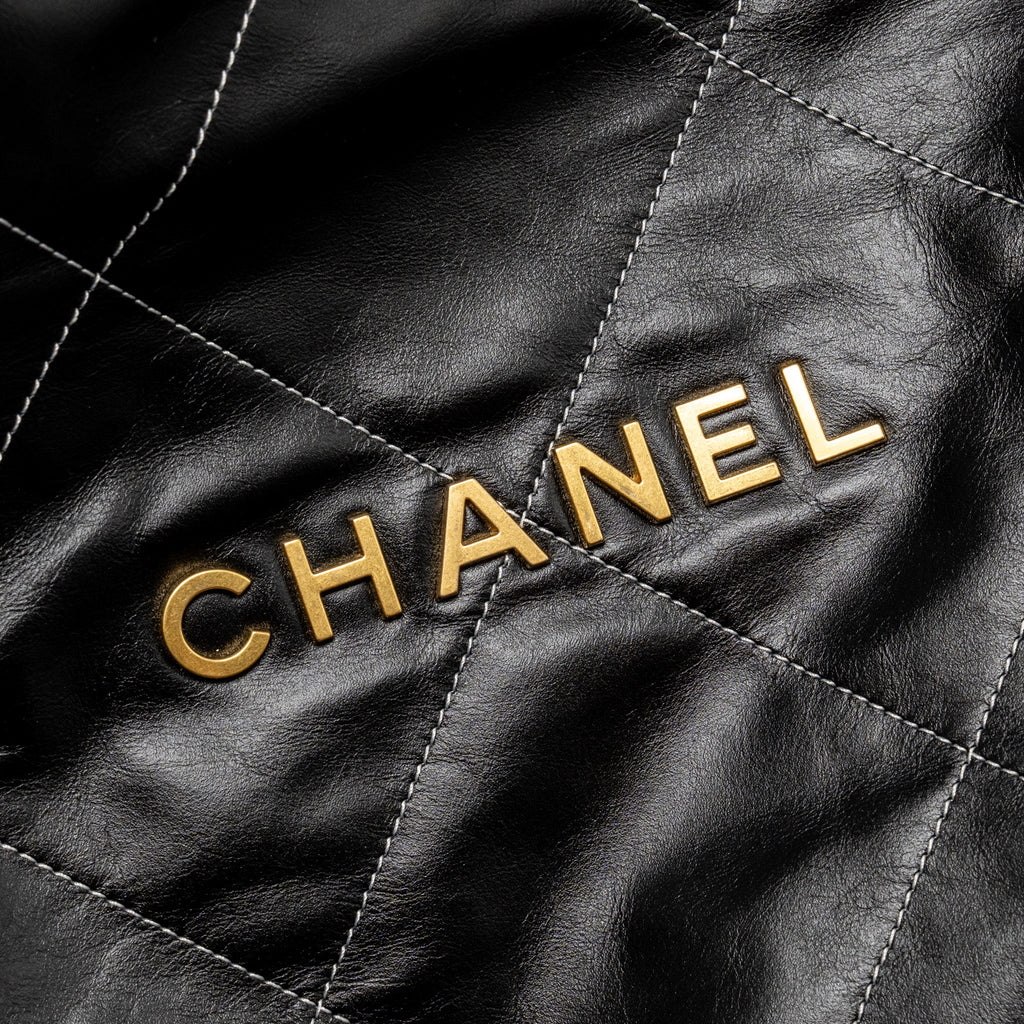CHANEL MEDIUM 22 BAG WHITE STITCHING CALFSKIN BLACK GHW (MICROCHIP)
