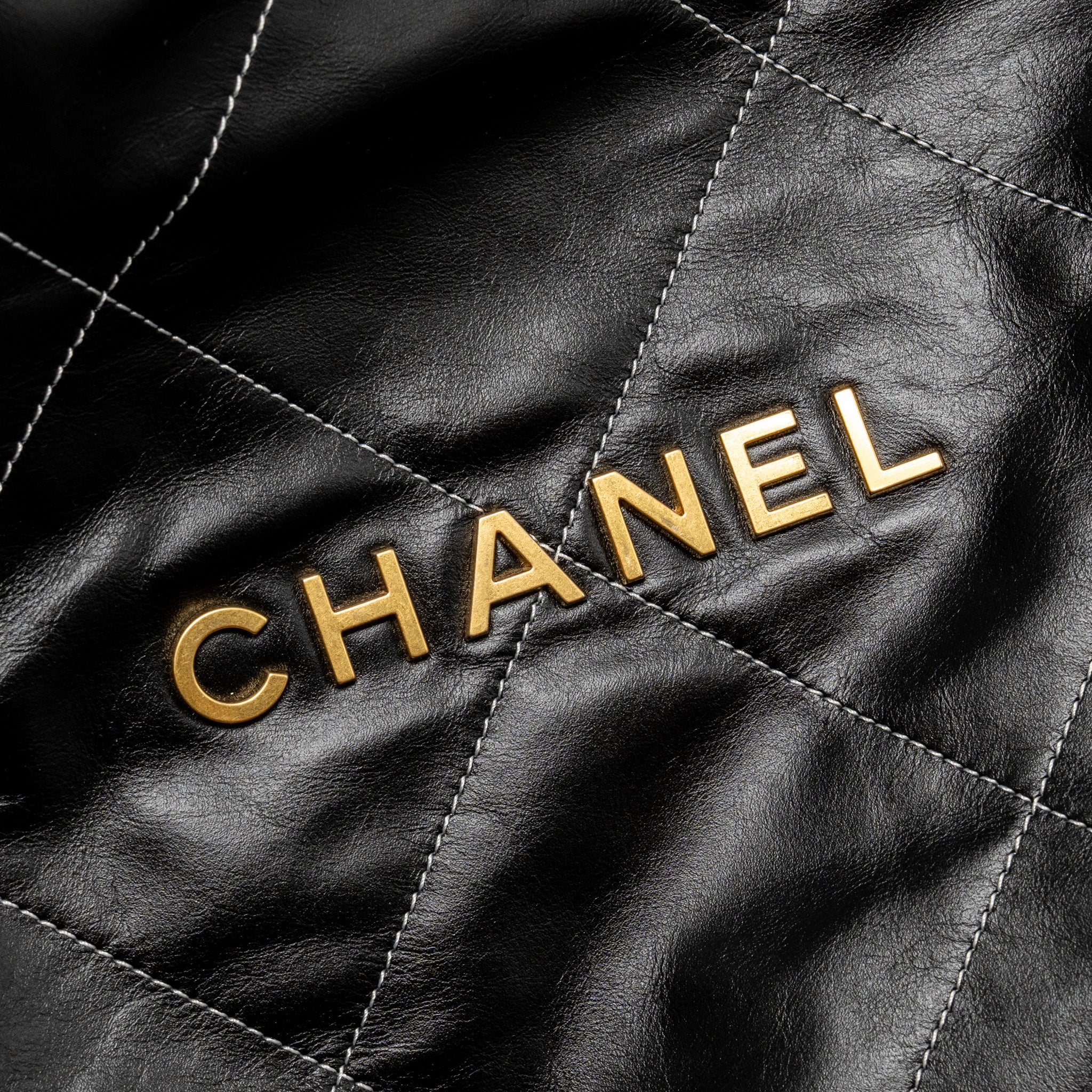 CHANEL MEDIUM 22 BAG WHITE STITCHING CALFSKIN BLACK GHW (MICROCHIP)