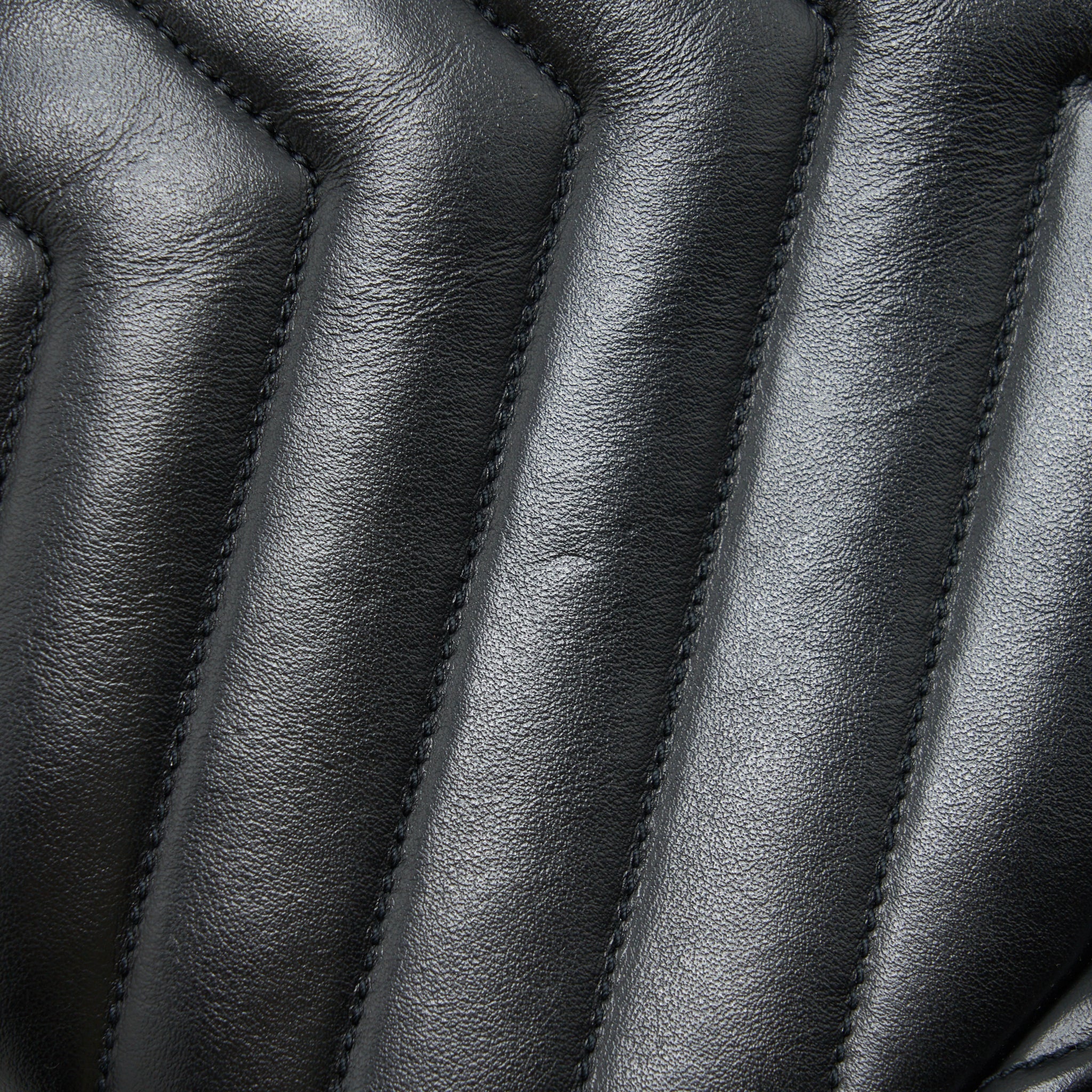 SAINT LAURENT / YSL LOULOU MEDIUM BAG CALFSKIN BLACK SHW