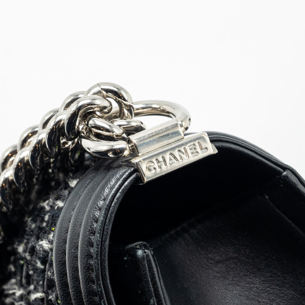 CHANEL MEDIUM BOY BAG TWEED/CALFSKIN BLACK/MULTICOLOUR SHW