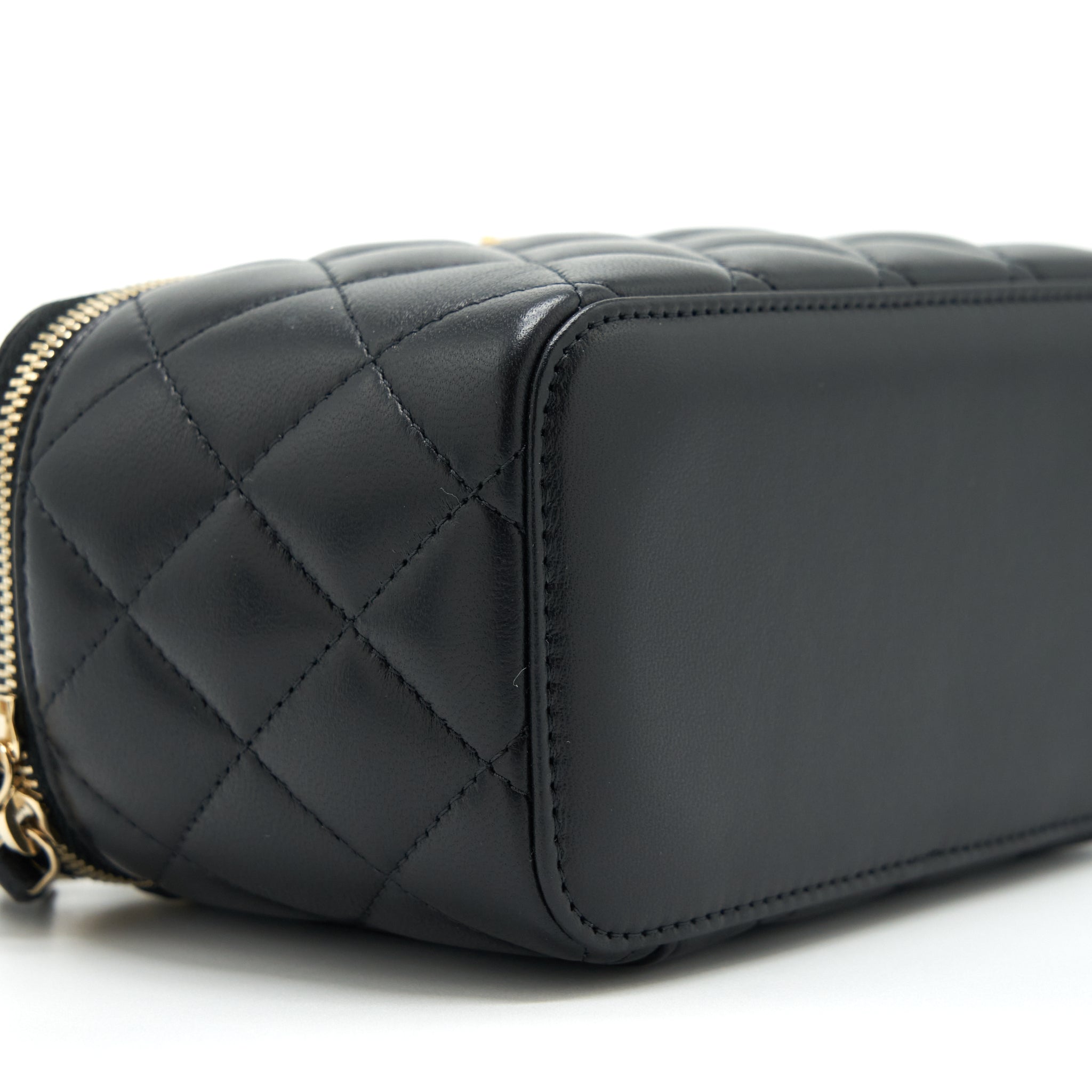 CHANEL 22S PEARL CRUSH LONG VANITY WITH CHAIN LAMBSKIN BLACK GHW