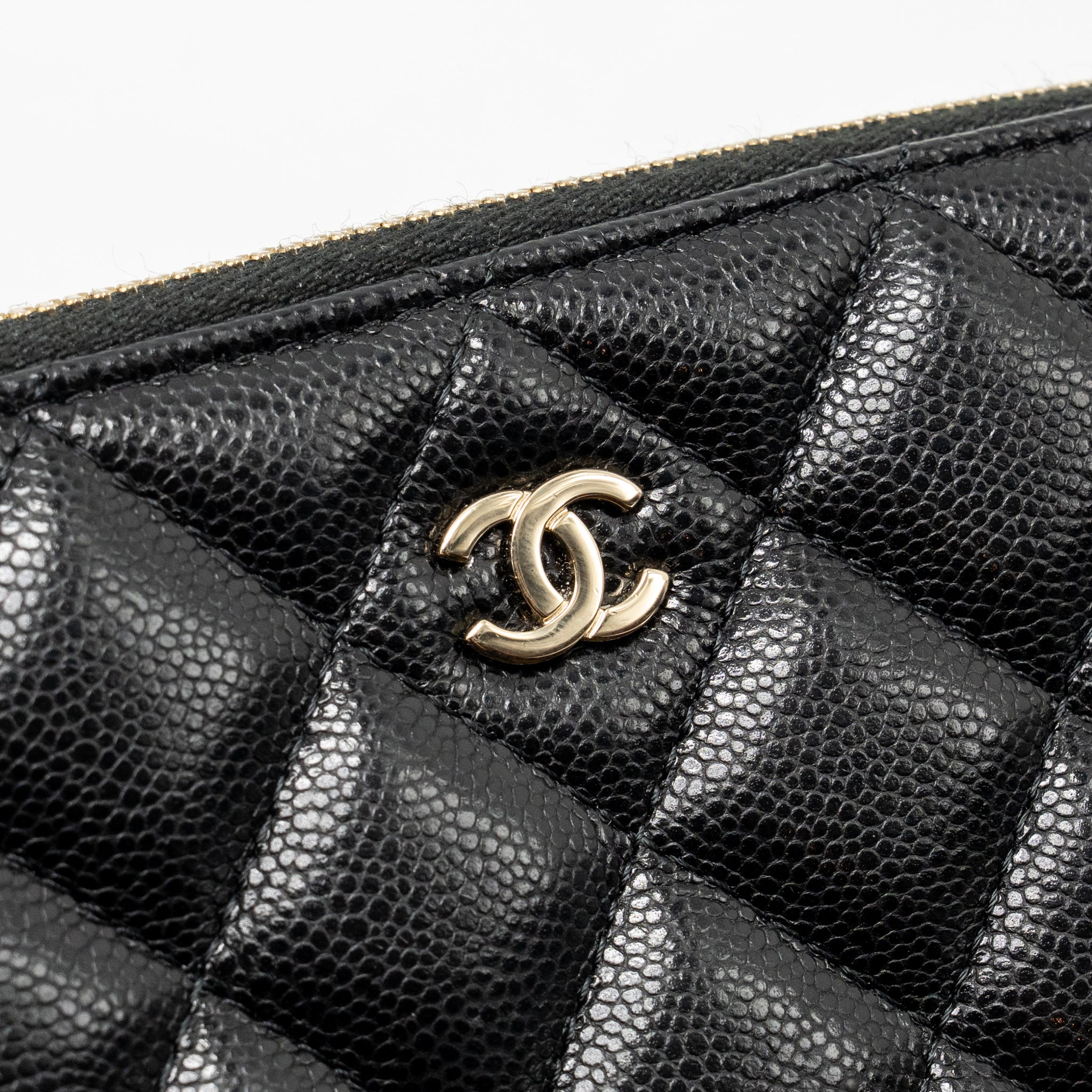 CHANEL 25A ZIP CLUTCH WITH CHAIN CAVIAR BLACK LGHW (MICROCHIP)
