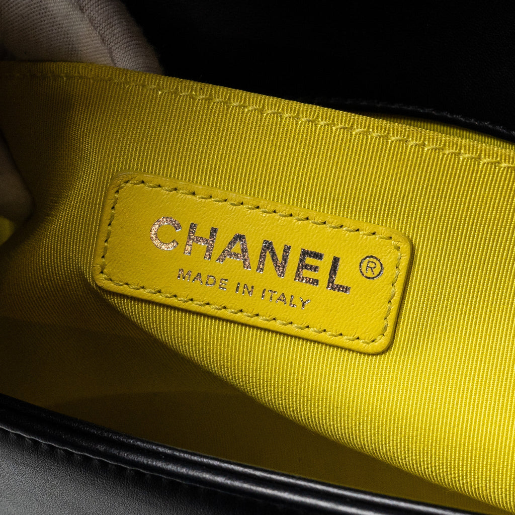 CHANEL MEDIUM BOY BAG TWEED/CALFSKIN BLACK/MULTICOLOUR SHW