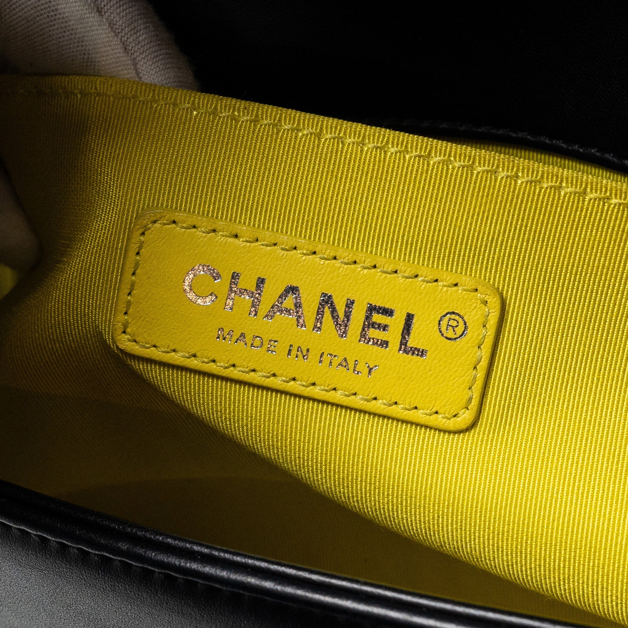 CHANEL MEDIUM BOY BAG TWEED/CALFSKIN BLACK/MULTICOLOUR SHW