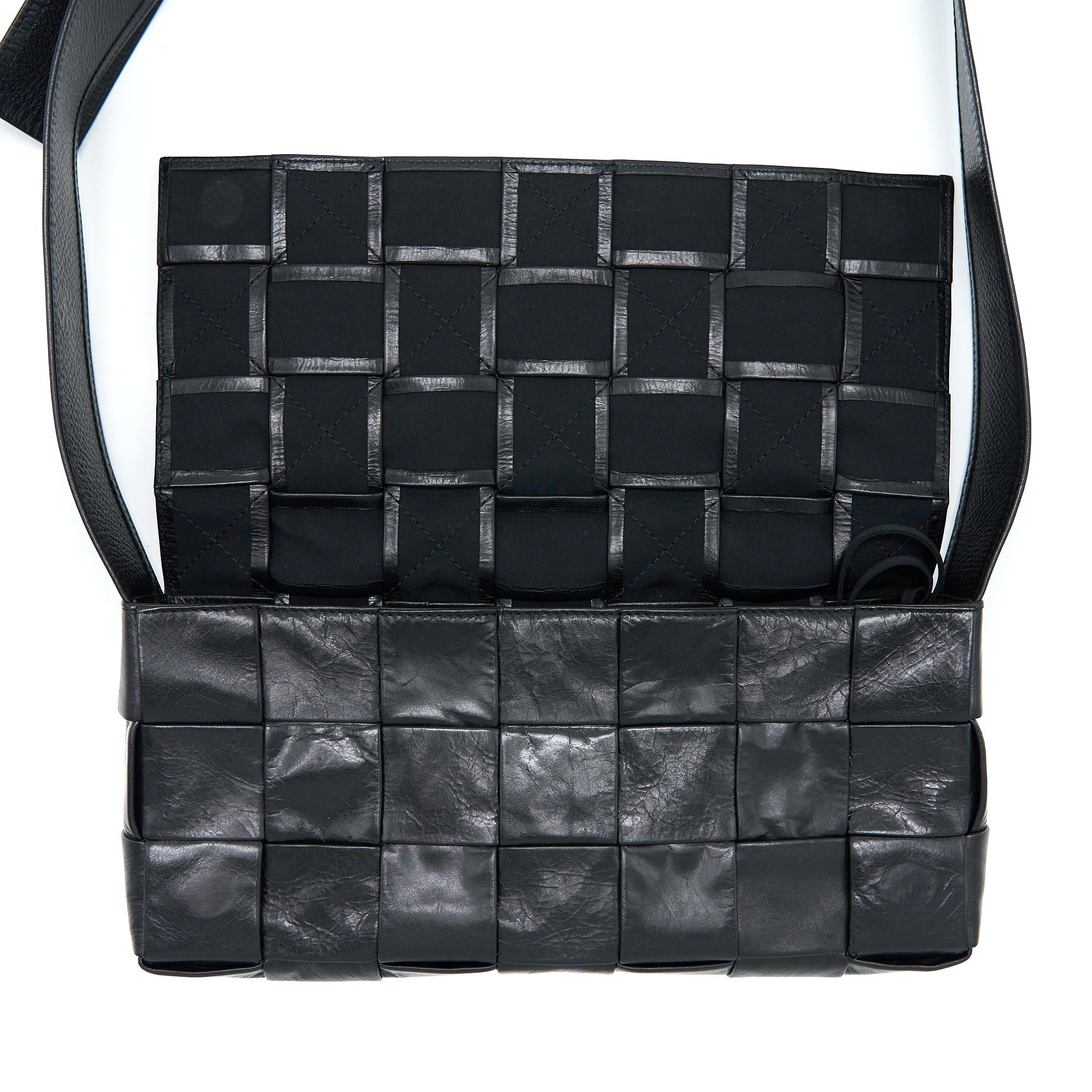 BOTTEGA VENETA CASSETTE BAG AGED CALFSKIN BLACK SHW