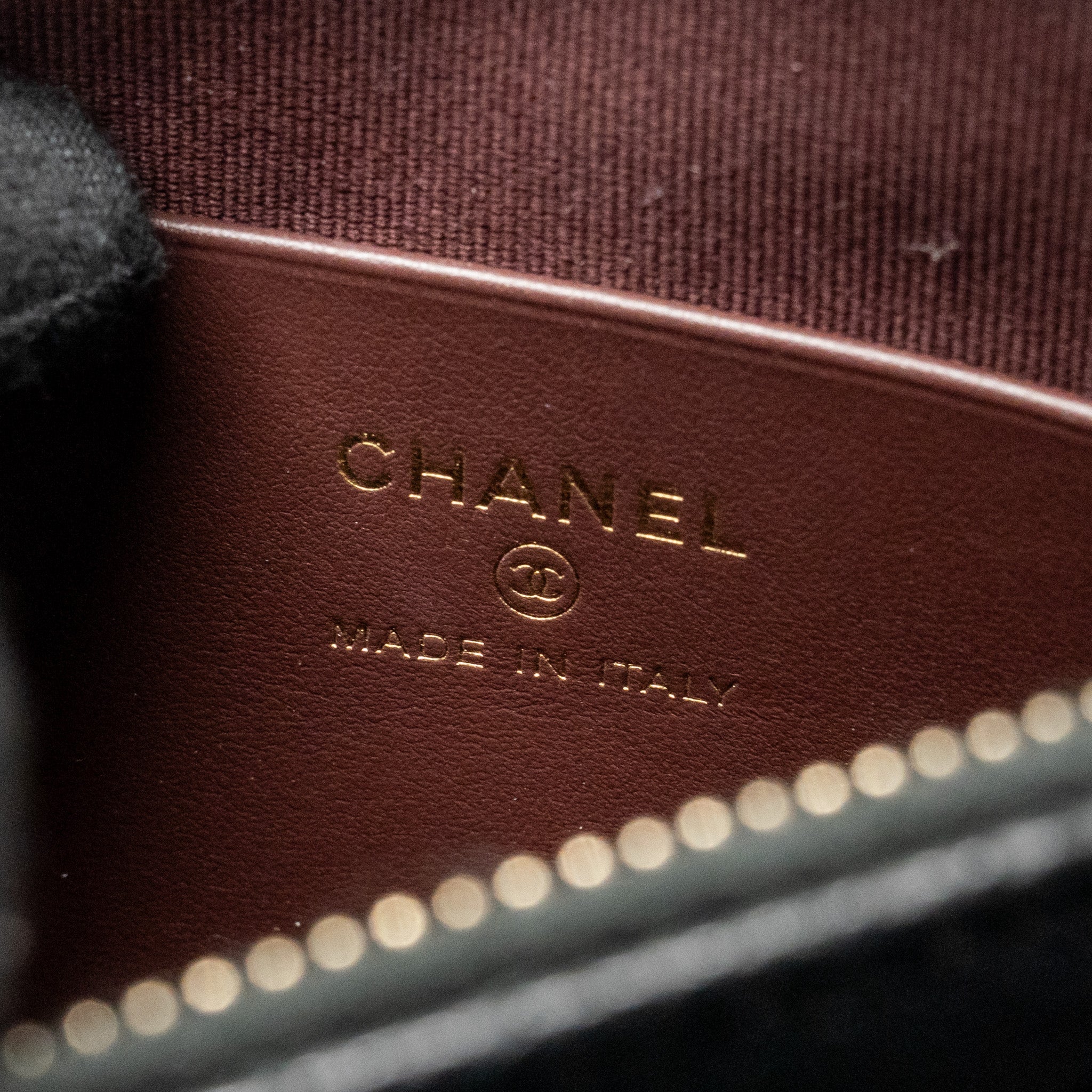 CHANEL 25A ZIP CLUTCH WITH CHAIN CAVIAR BLACK LGHW (MICROCHIP)