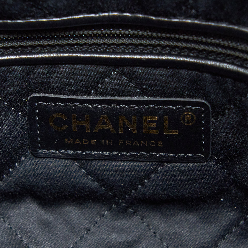 CHANEL MEDIUM 22 BAG SHINY CALFSKIN BLACK BRUSHED GHW (MICROCHIP)