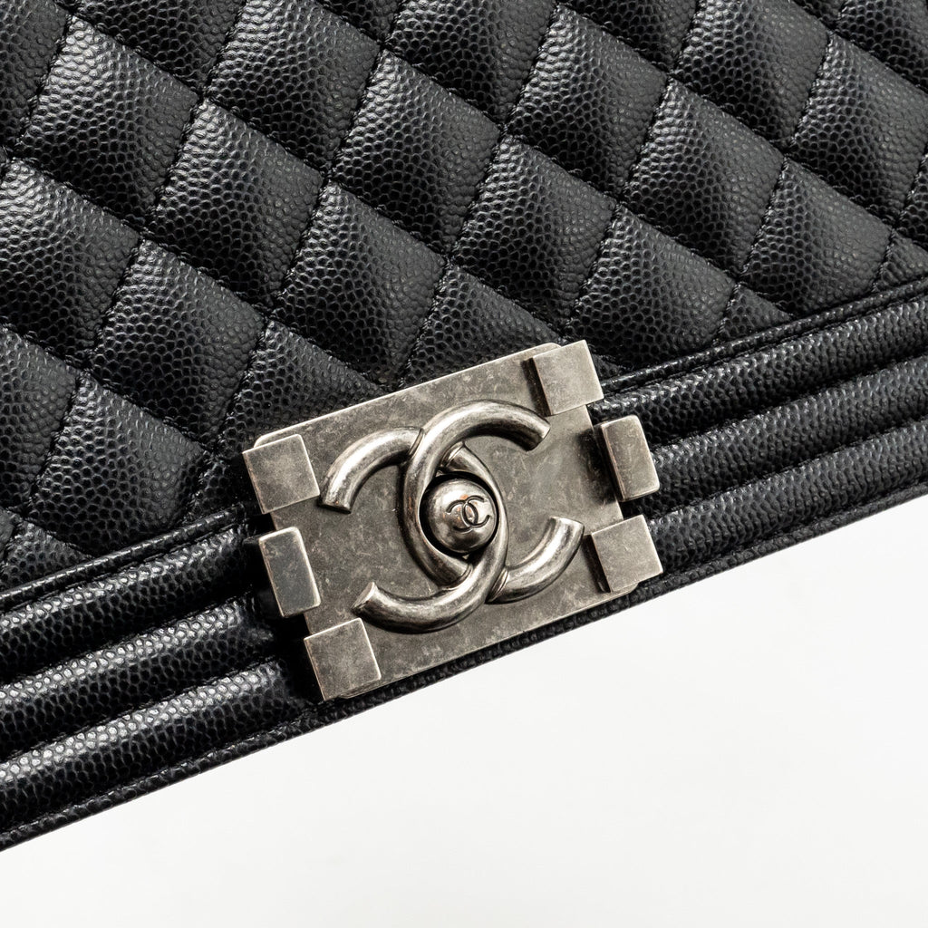 CHANEL MEDIUM BOY BAG CAVIAR BLACK SHW (MICROCHIP)