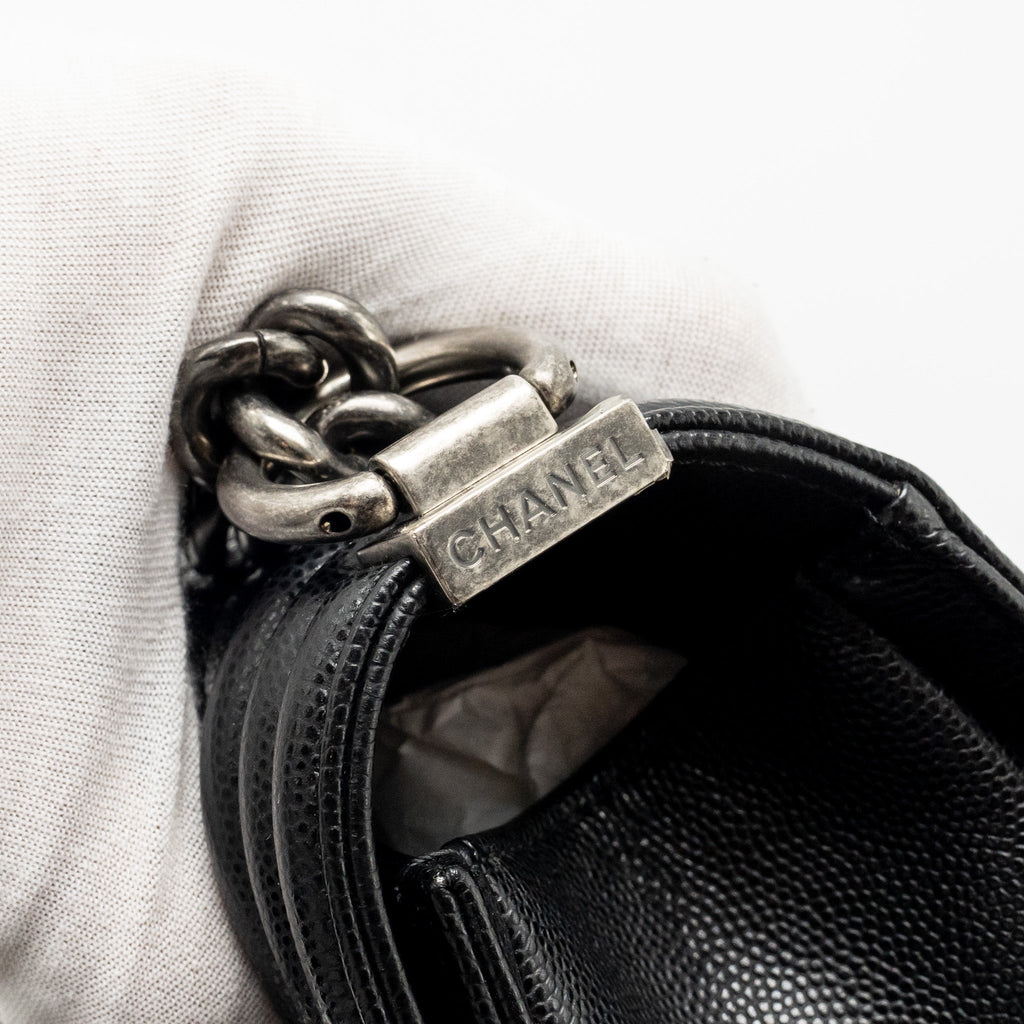CHANEL MEDIUM BOY BAG CAVIAR BLACK SHW (MICROCHIP)