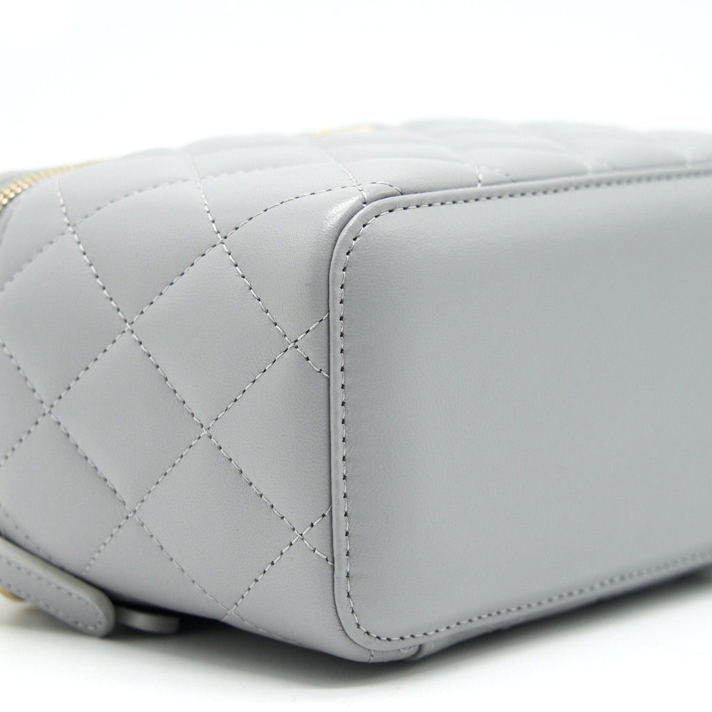 CHANEL 21B PEARL CRUSH LONG VANITY WITH CHAIN LIGHT GREY GHW