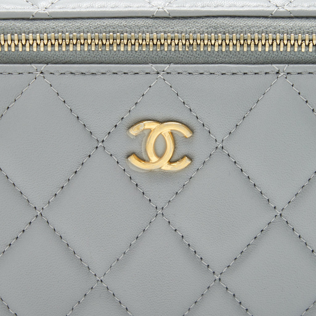 CHANEL 21B PEARL CRUSH LONG VANITY WITH CHAIN LIGHT GREY GHW