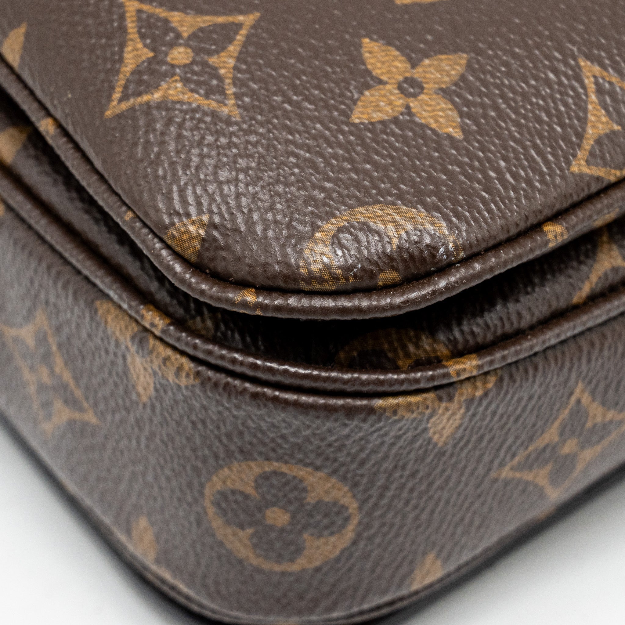 LOUIS VUITTON POCHETTE METIS MONOGRAM CANVAS GHW