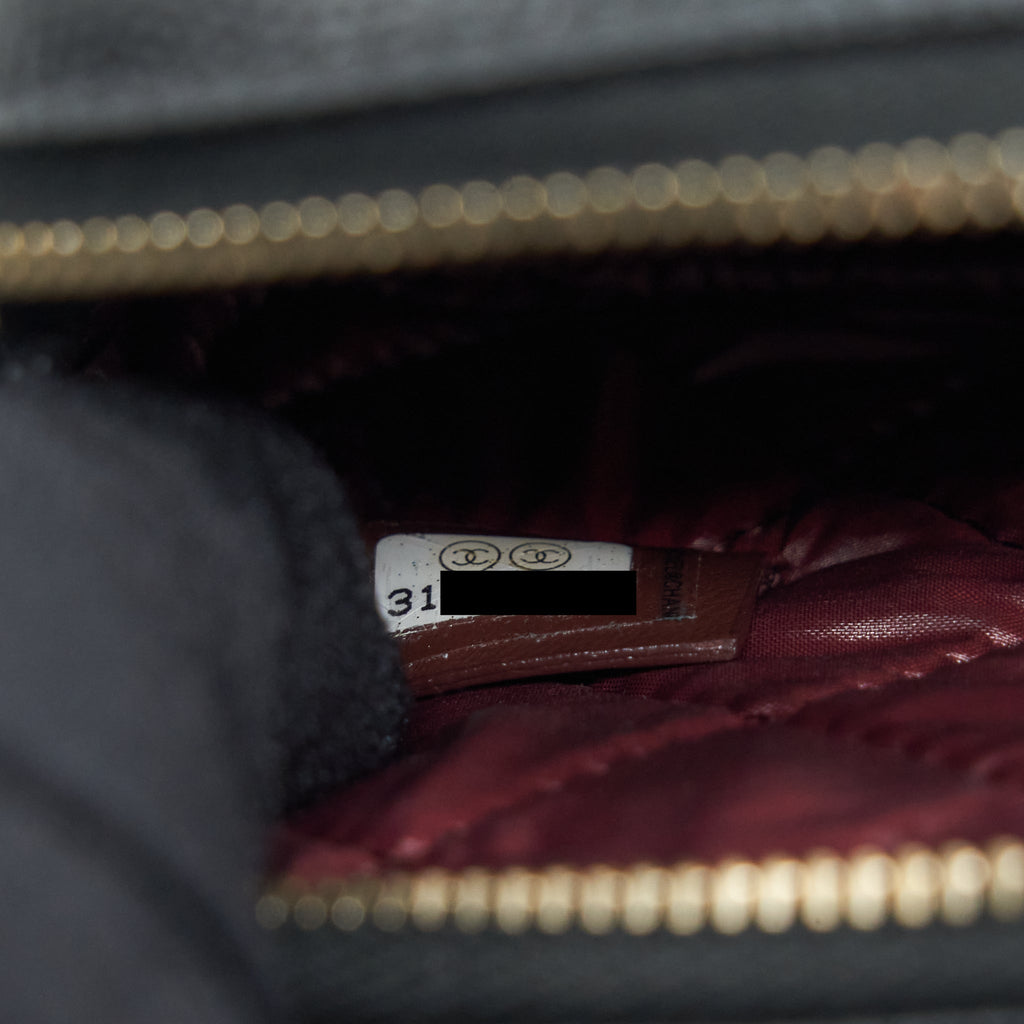CHANEL SMALL ZIPPER VANITY POUCH CAVIAR BLACK LGHW