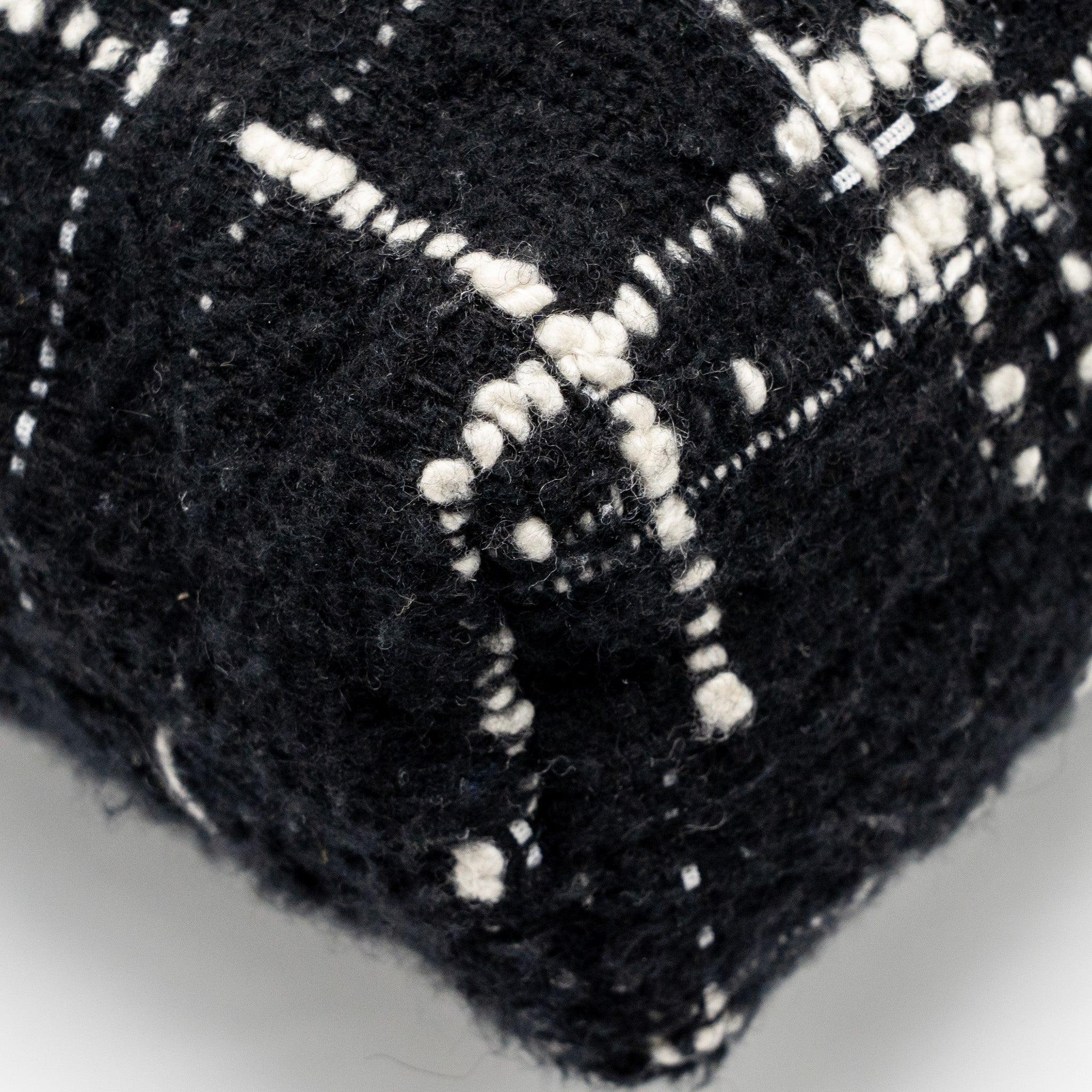 CHANEL MEDIUM 22 BAG QUILTED TWEED BLACK / MULTICOLOUR GHW (MICROCHIP)