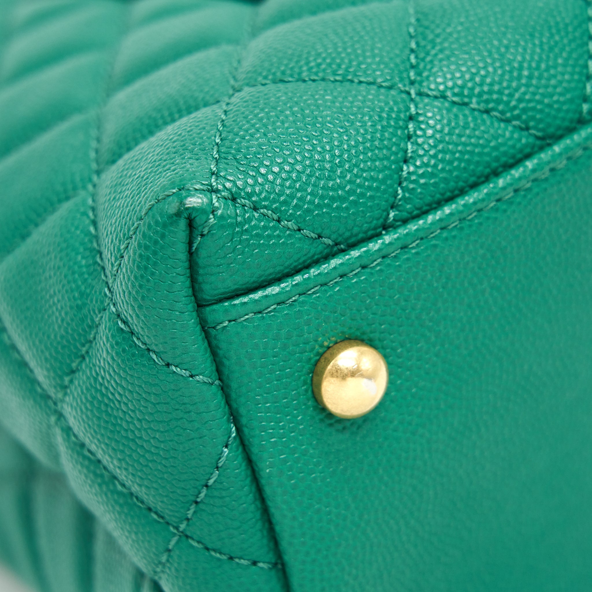 CHANEL COCOHANDLE FLAP BAG MEDIUM GREEN WITH GHW