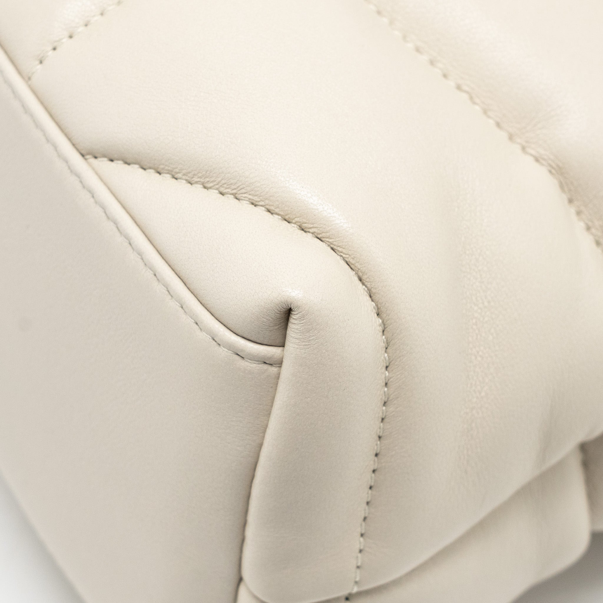 SAINT LAURENT/YSL SMALL LOULOU PUFFER SHOULDER BAG LAMBSKIN BLANC VINTAGE GHW