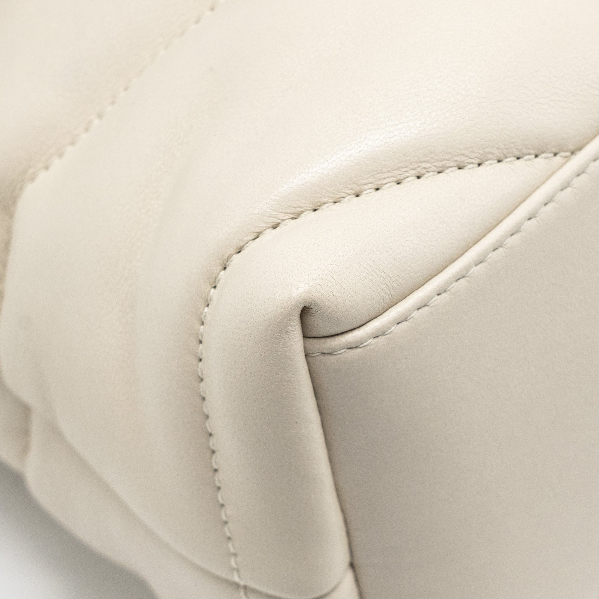 SAINT LAURENT/YSL SMALL LOULOU PUFFER SHOULDER BAG LAMBSKIN BLANC VINTAGE GHW