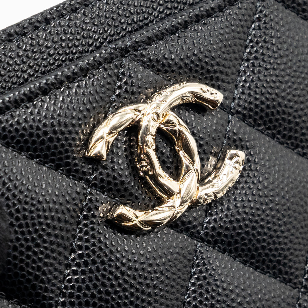 CHANEL GIANT DETAILED CC LOGO CARD HOLDER CAVIAR BLACK LGHW (MICROCHIP)
