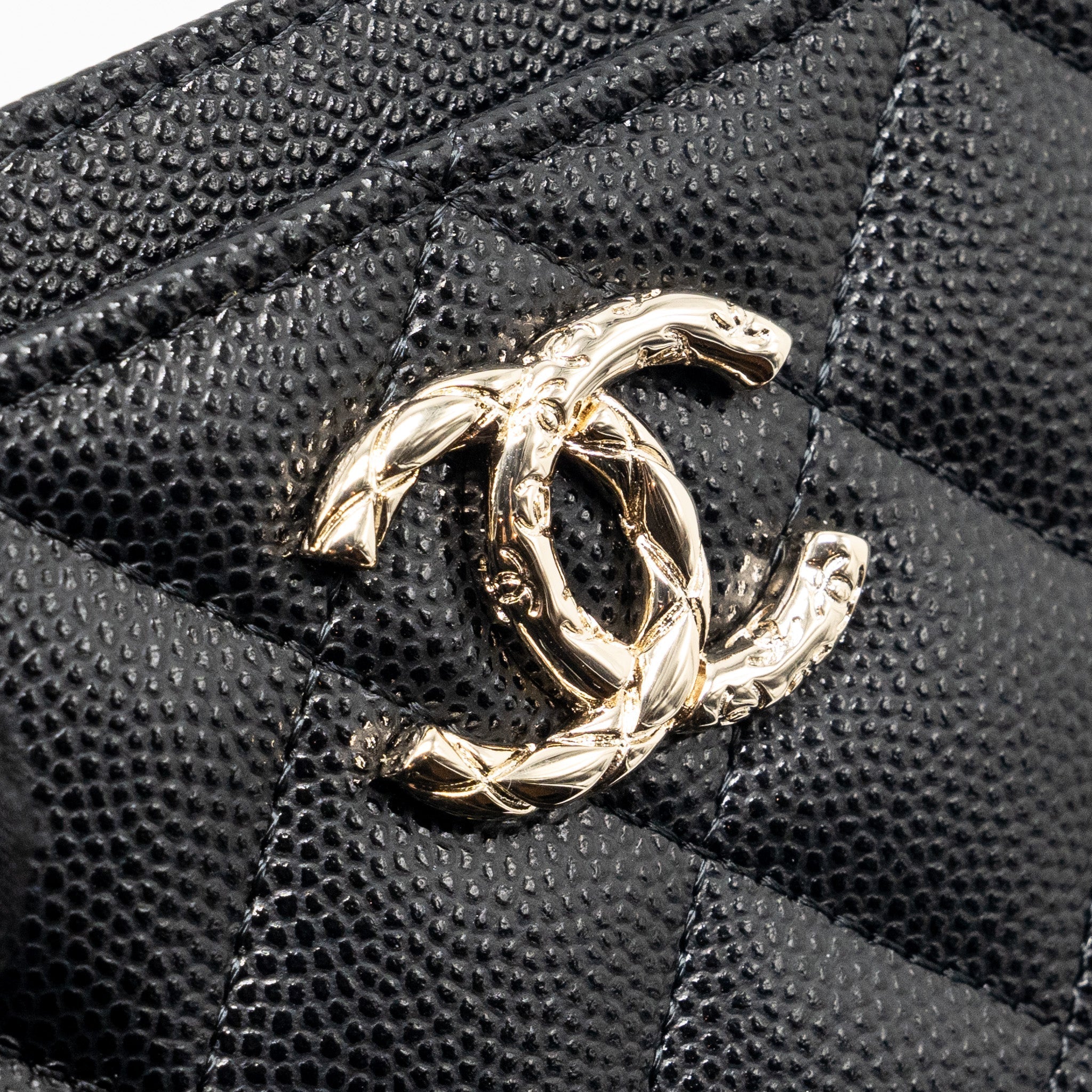 CHANEL GIANT DETAILED CC LOGO CARD HOLDER CAVIAR BLACK LGHW (MICROCHIP)