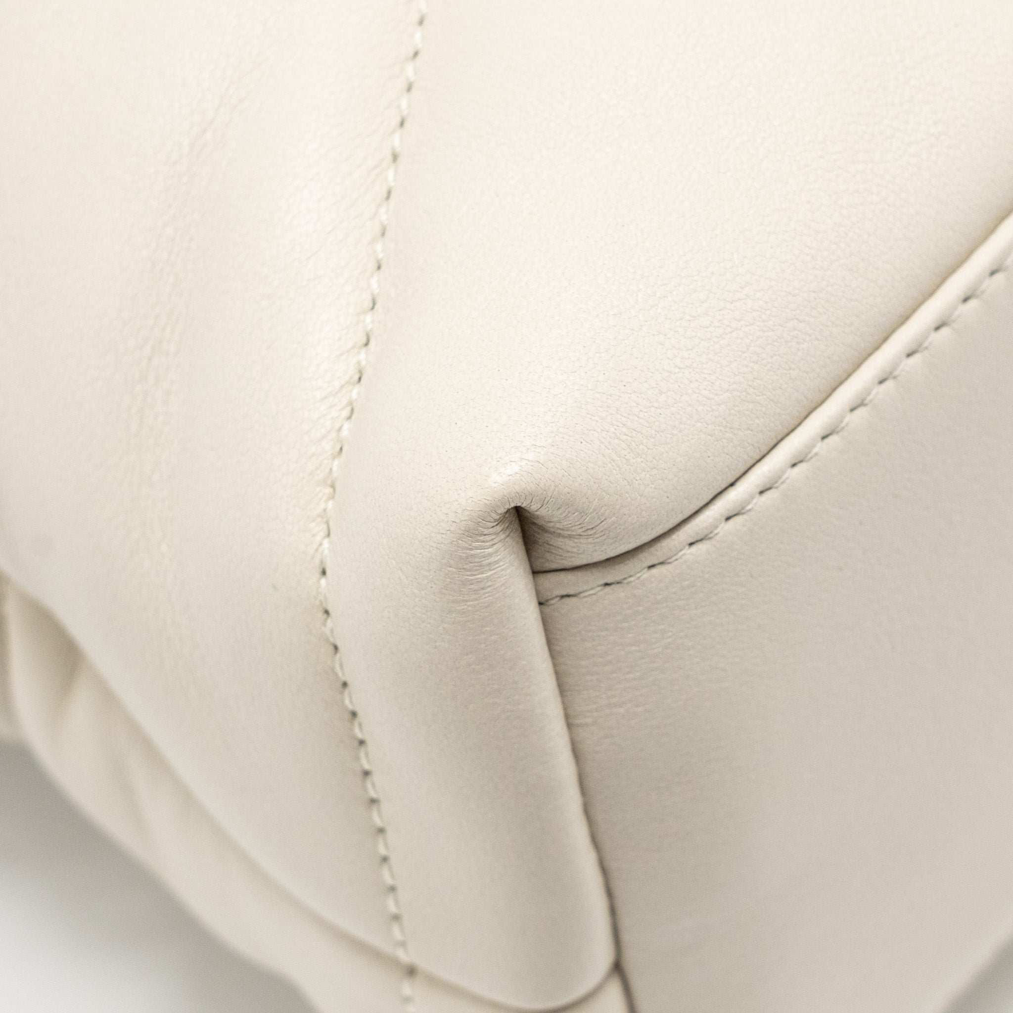 SAINT LAURENT/YSL SMALL LOULOU PUFFER SHOULDER BAG LAMBSKIN BLANC VINTAGE GHW