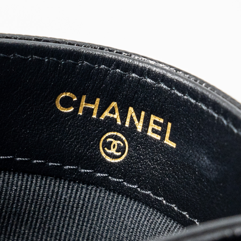 CHANEL GIANT DETAILED CC LOGO CARD HOLDER CAVIAR BLACK LGHW (MICROCHIP)
