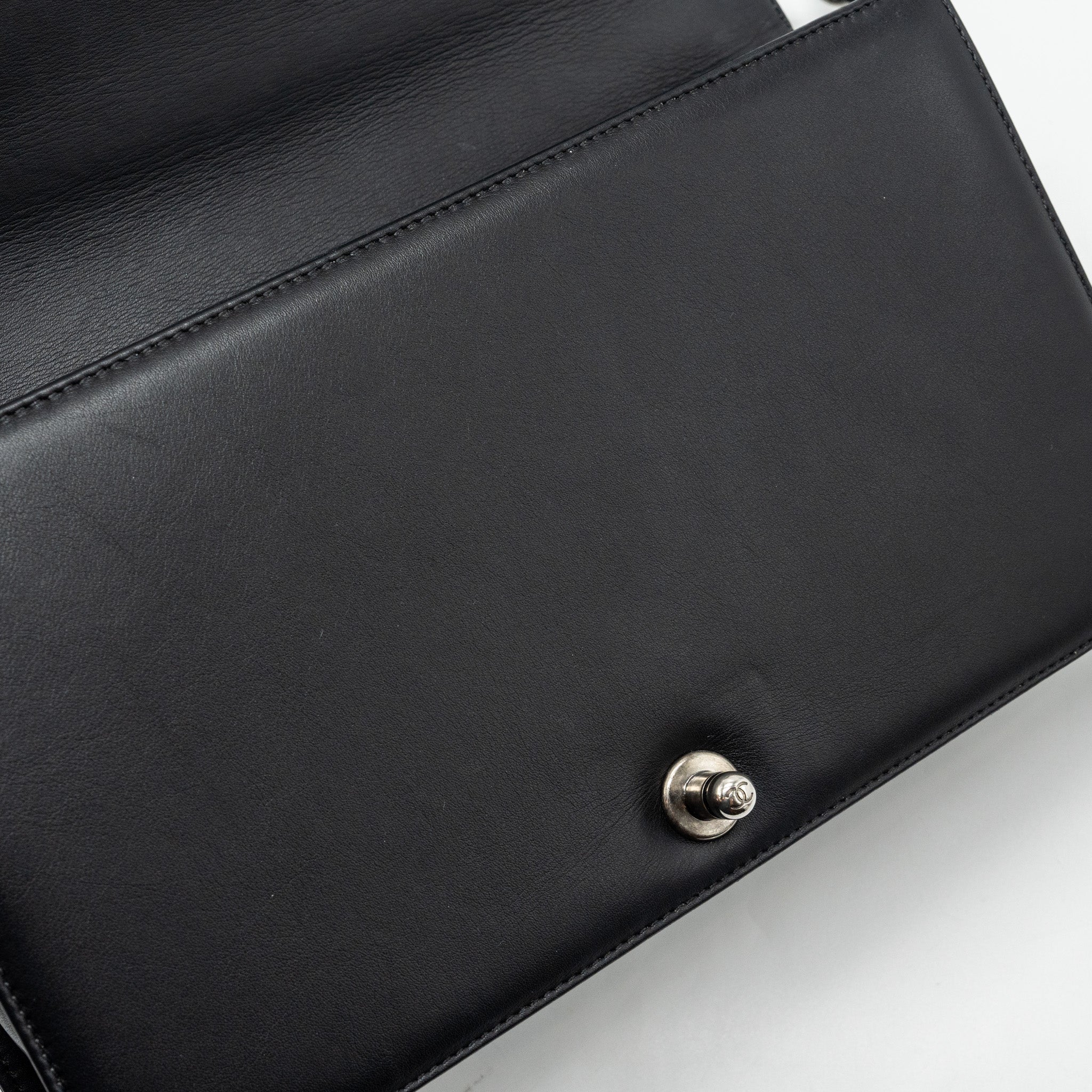 CHANEL NEW MEDIUM BOY BAG SMOOTH CALFSKIN BLACK RUTHENIUM HARDWARE