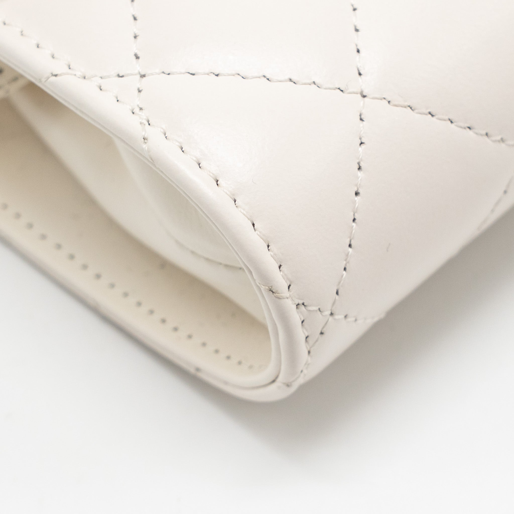 CHANEL TOP HANDLE FLAP KISS LOCK MINI CLUTCH WITH CHAIN LAMBSKIN WHITE LGHW (MICROCHIP)