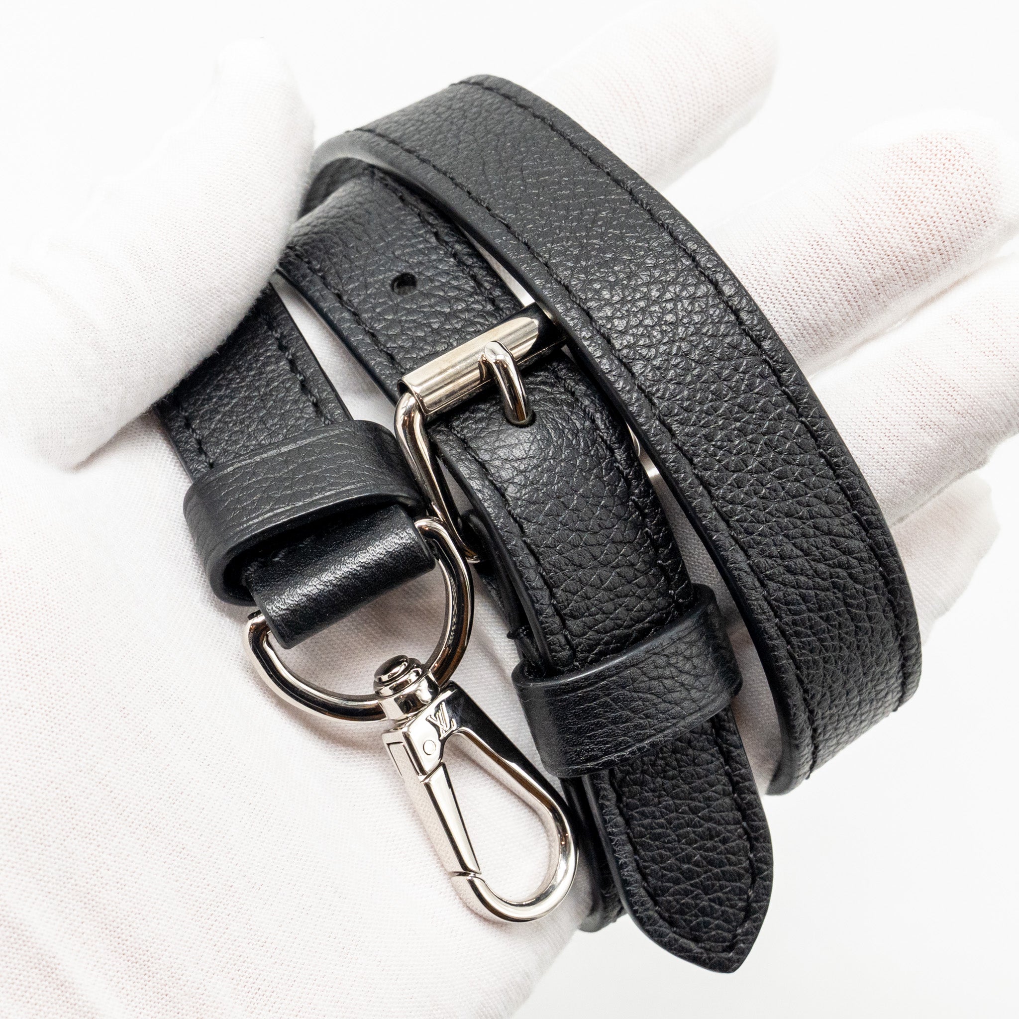 LOUIS VUITTON LOCK ME BAG CALFSKIN BLACK SHW