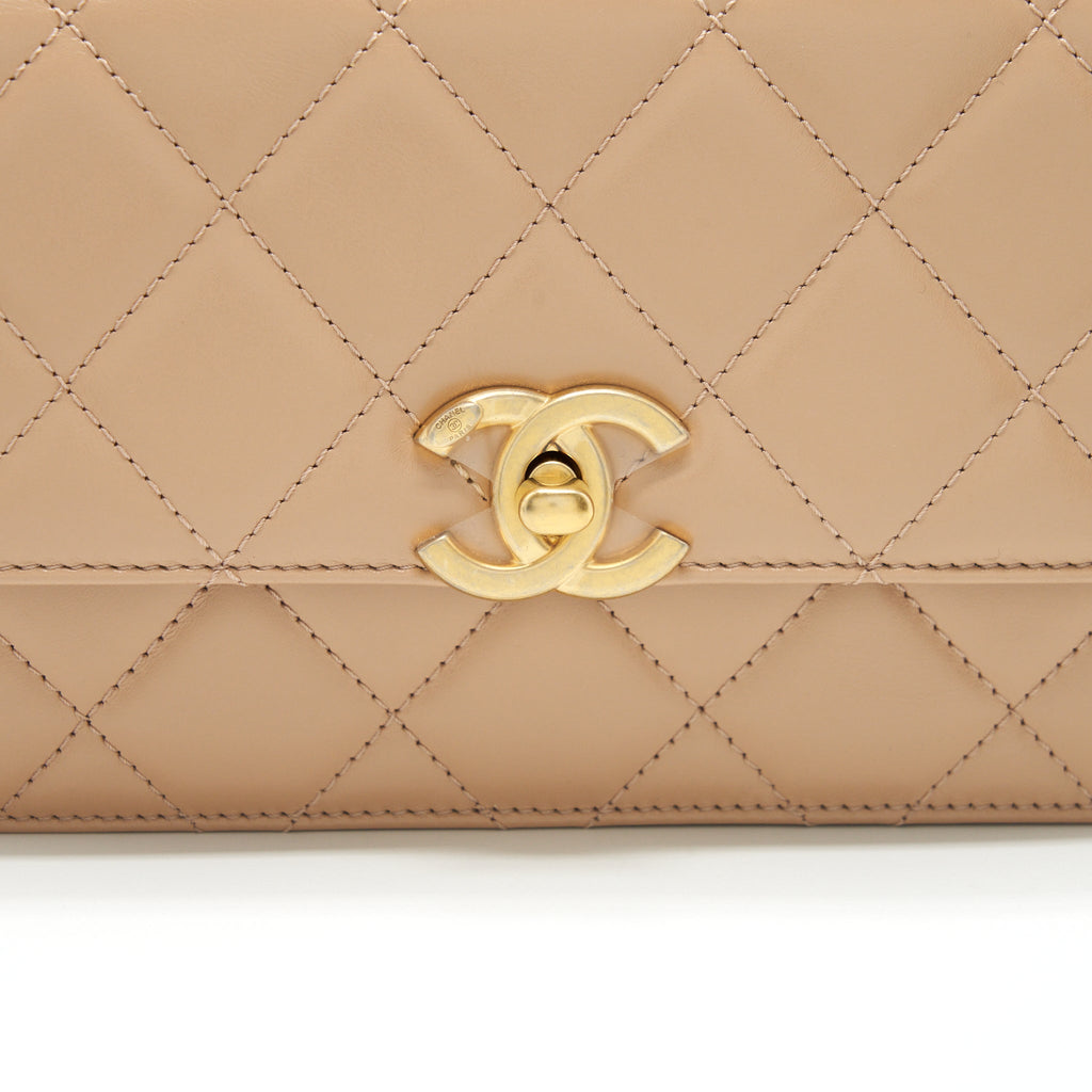 CHANEL 21A SMALL GOLD CRUSH FLAP BAG CALFSKIN BEIGE GHW (MICROCHIP)