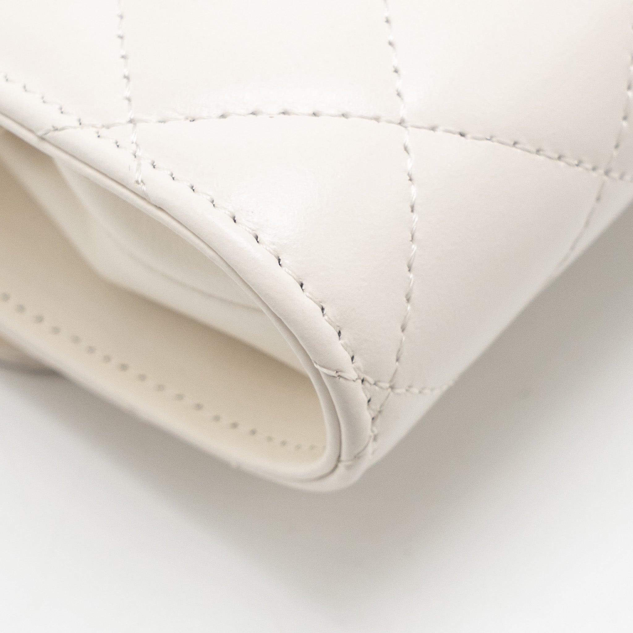 CHANEL TOP HANDLE FLAP KISS LOCK MINI CLUTCH WITH CHAIN LAMBSKIN WHITE LGHW (MICROCHIP)