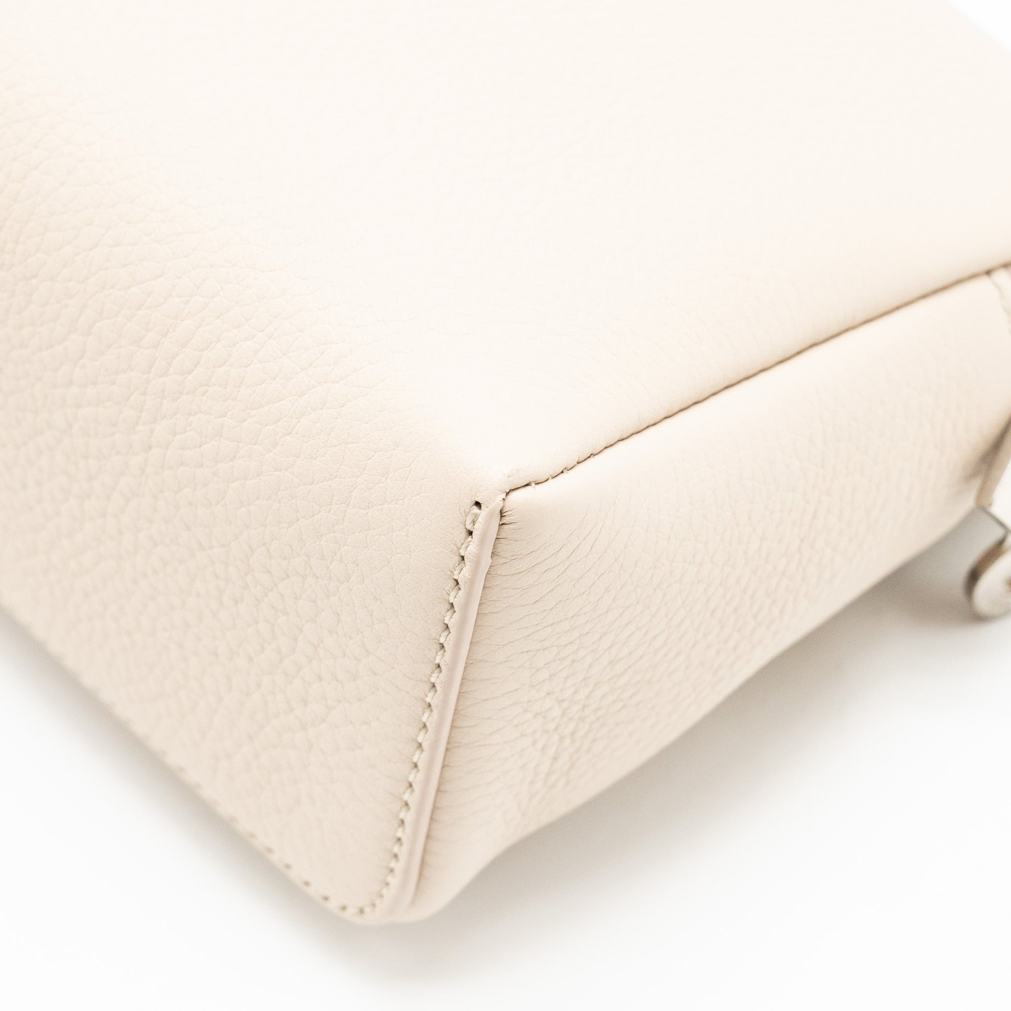 LORO PIANA EXTRA POCKET L19 GRAINED CALFSKIN WHISPER WHITE SHW
