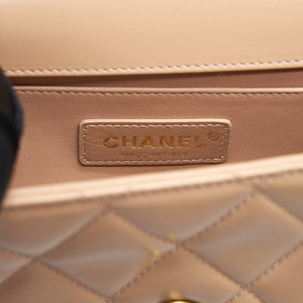 CHANEL 21A SMALL GOLD CRUSH FLAP BAG CALFSKIN BEIGE GHW (MICROCHIP)