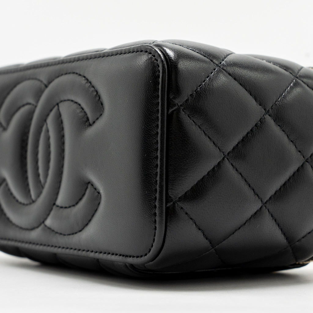 CHANEL 24A LONG VANITY CASE WITH CC LOGO ADJUSTABLE CHAIN LAMBSKIN BLACK GHW(MICROCHIP)