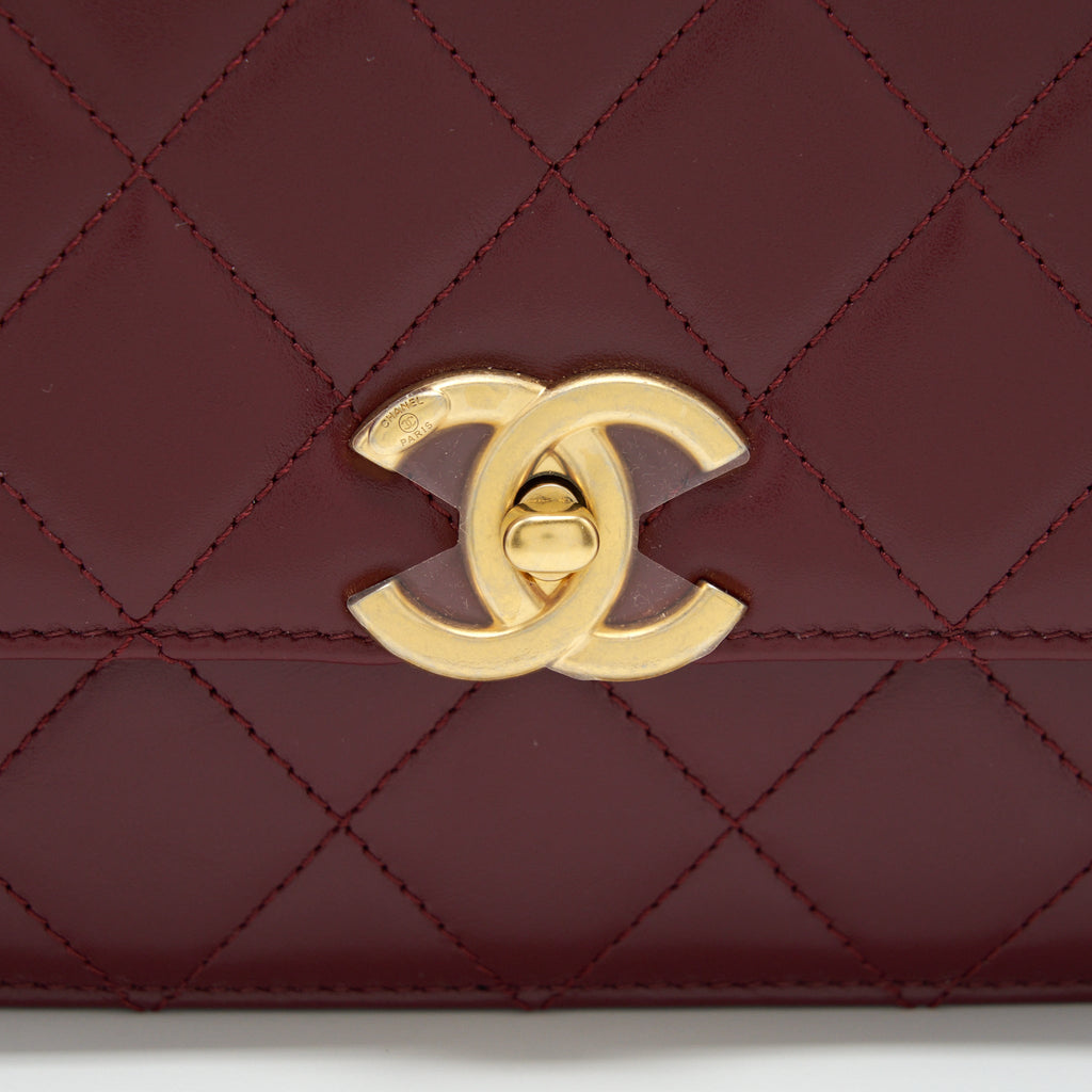 CHANEL 21A MEDIUM GOLD CRUSH FLAP BAG CALFSKIN NC635 BURGUNDY GHW (MICROCHIP)