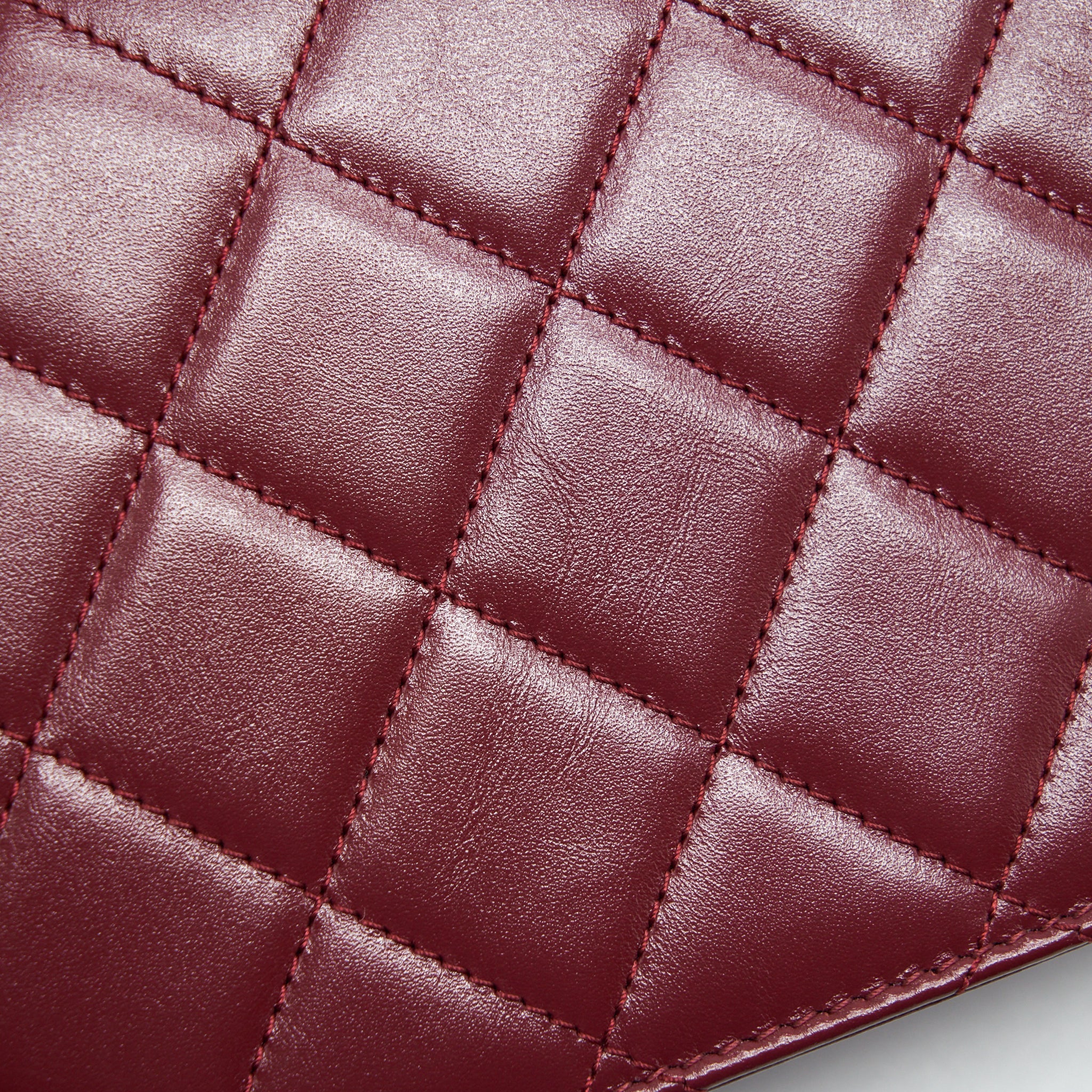 CHANEL 21A MEDIUM GOLD CRUSH FLAP BAG CALFSKIN NC635 BURGUNDY GHW (MICROCHIP)