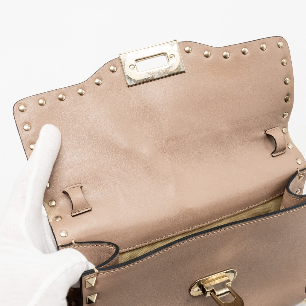 VALENTINO SMALL ROCKSTUD CROSSBODY BAG CALFSKIN BEIGE LGHW