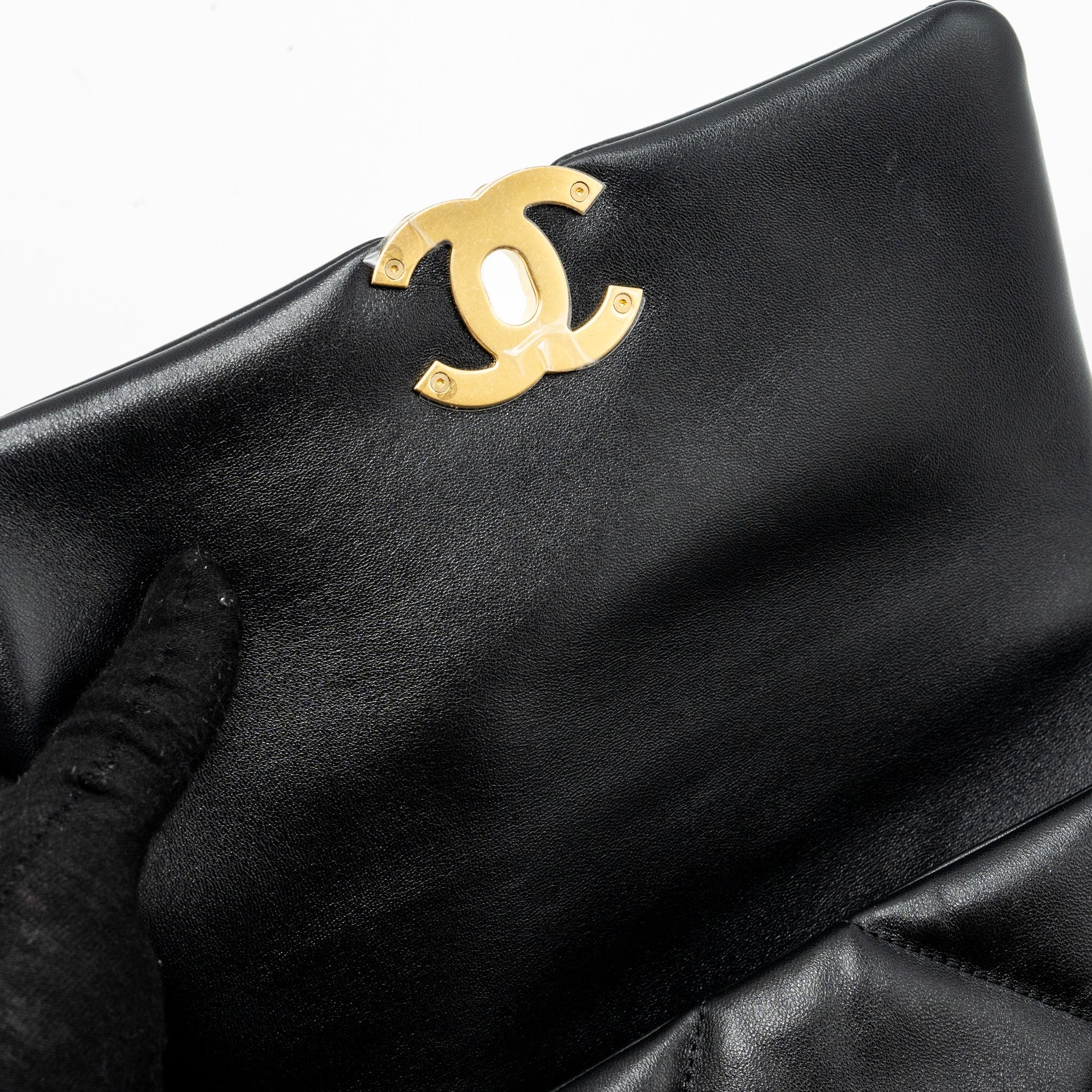 CHANEL SMALL 19 BAG LAMBSKIN BLACK MULTICOLOUR HARDWARE (MICROCHIP)