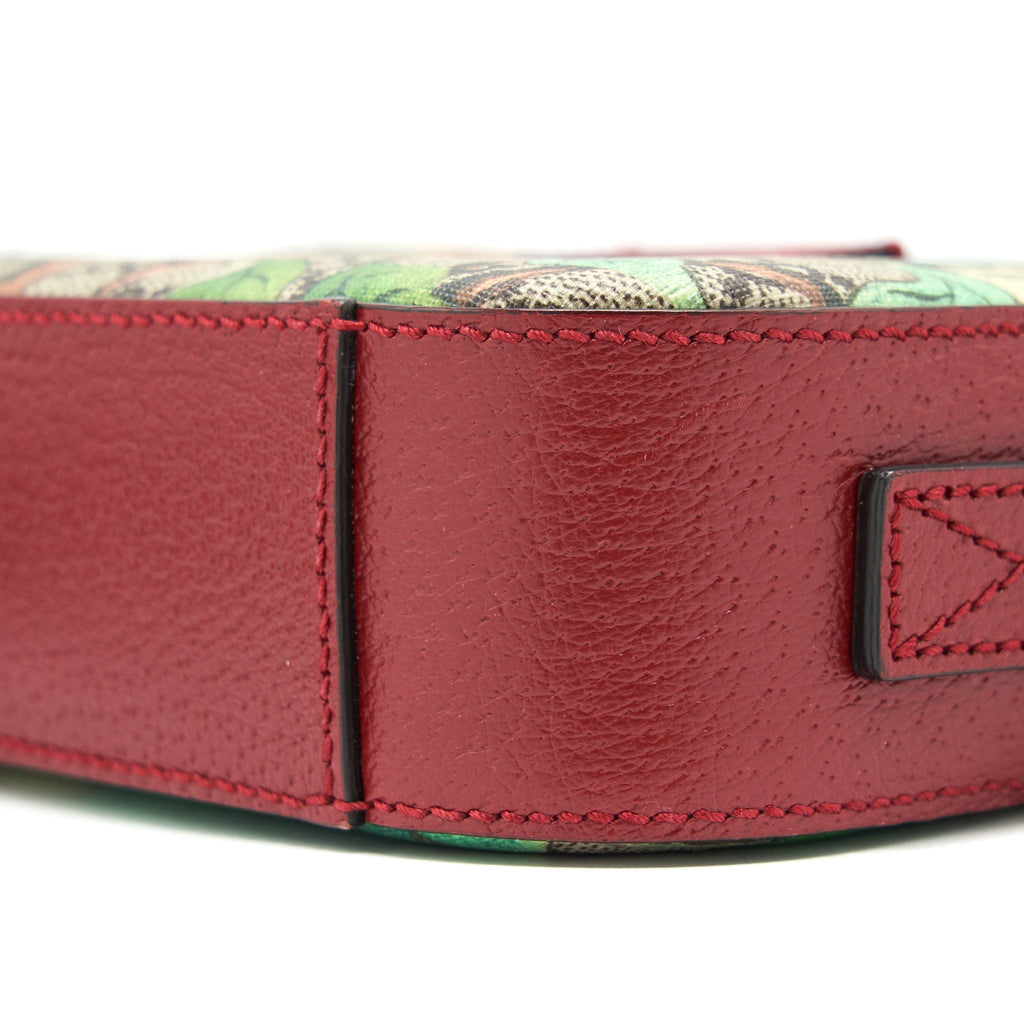 GUCCI PRINTED SUPREME CANVAS CAMERA BAG RED