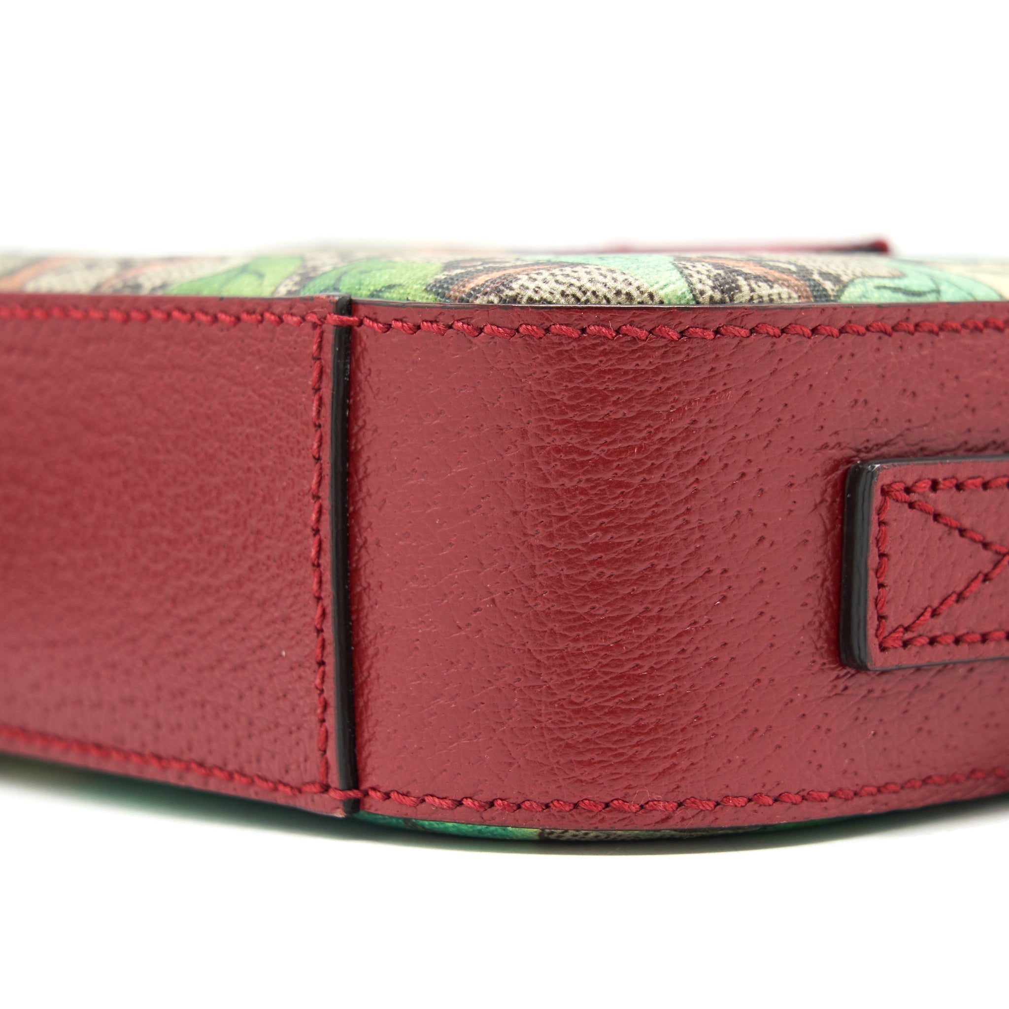 GUCCI PRINTED SUPREME CANVAS CAMERA BAG RED