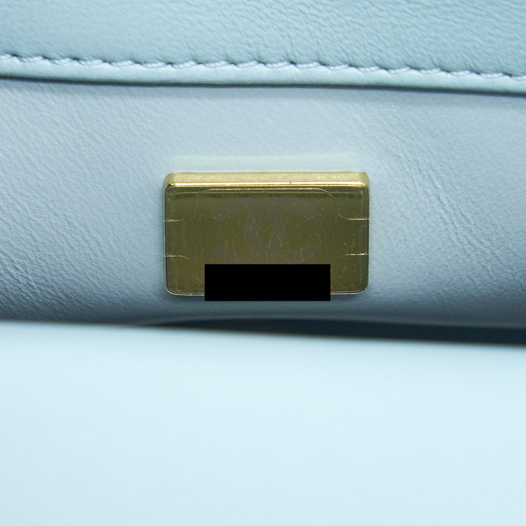 CHANEL 22P ENEMAL SMALL FLAP BAG LAMBSKIN LIGHT BLUE GOLD/BLUE HARDWARE