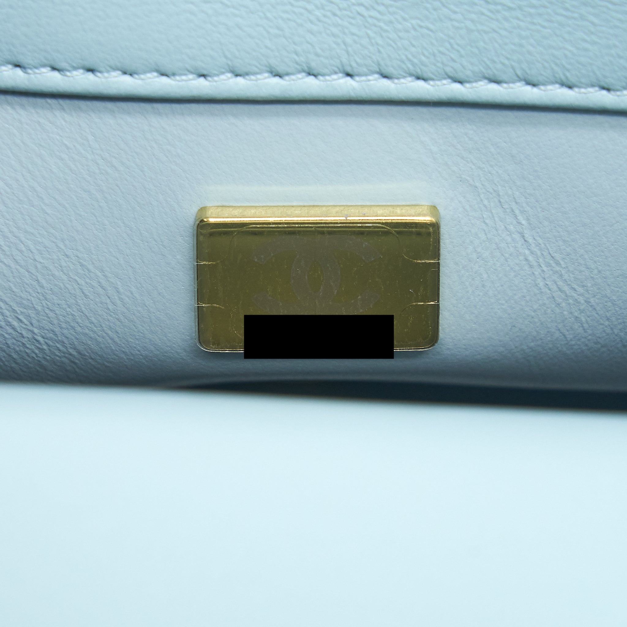 CHANEL 22P ENEMAL SMALL FLAP BAG LAMBSKIN LIGHT BLUE GOLD/BLUE HARDWARE