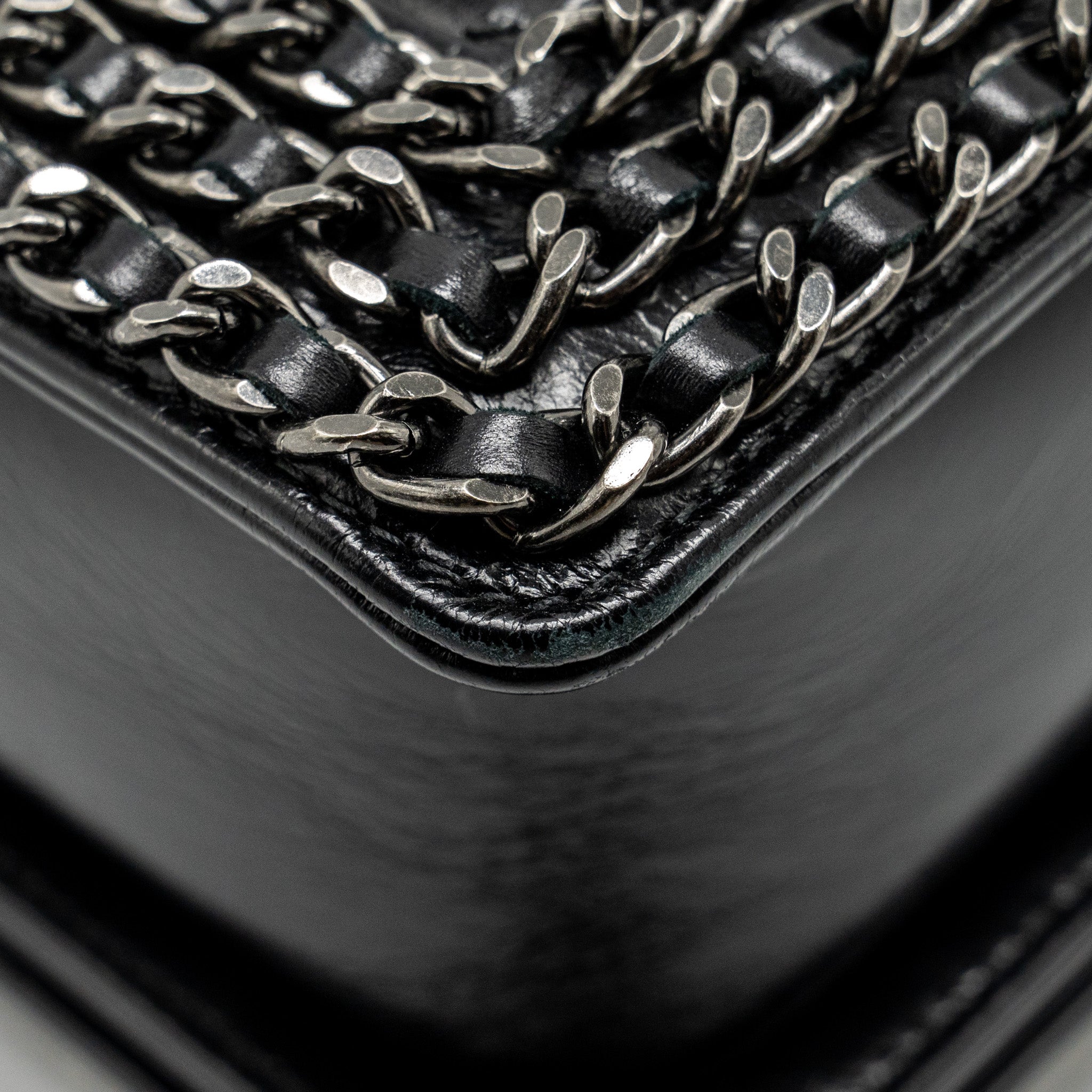 CHANEL NEW MEDIUM CHAIN EDGE BOY BAG CALFSKIN BLACK RUTHENIUM SHW