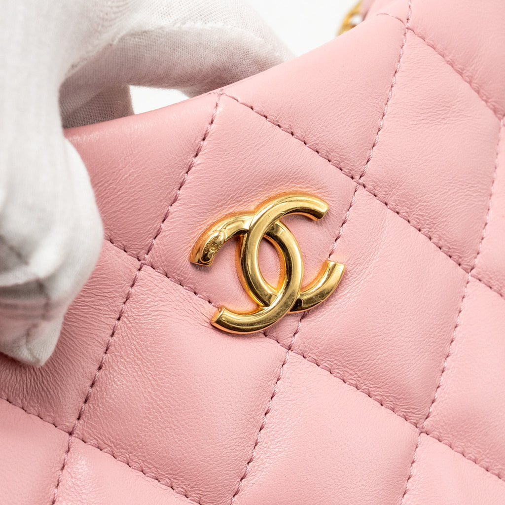 CHANEL 22K HOBO SHOULDER BAG WITH LOGO CHAIN LAMBSKIN PINK GHW (MICROCHIP)